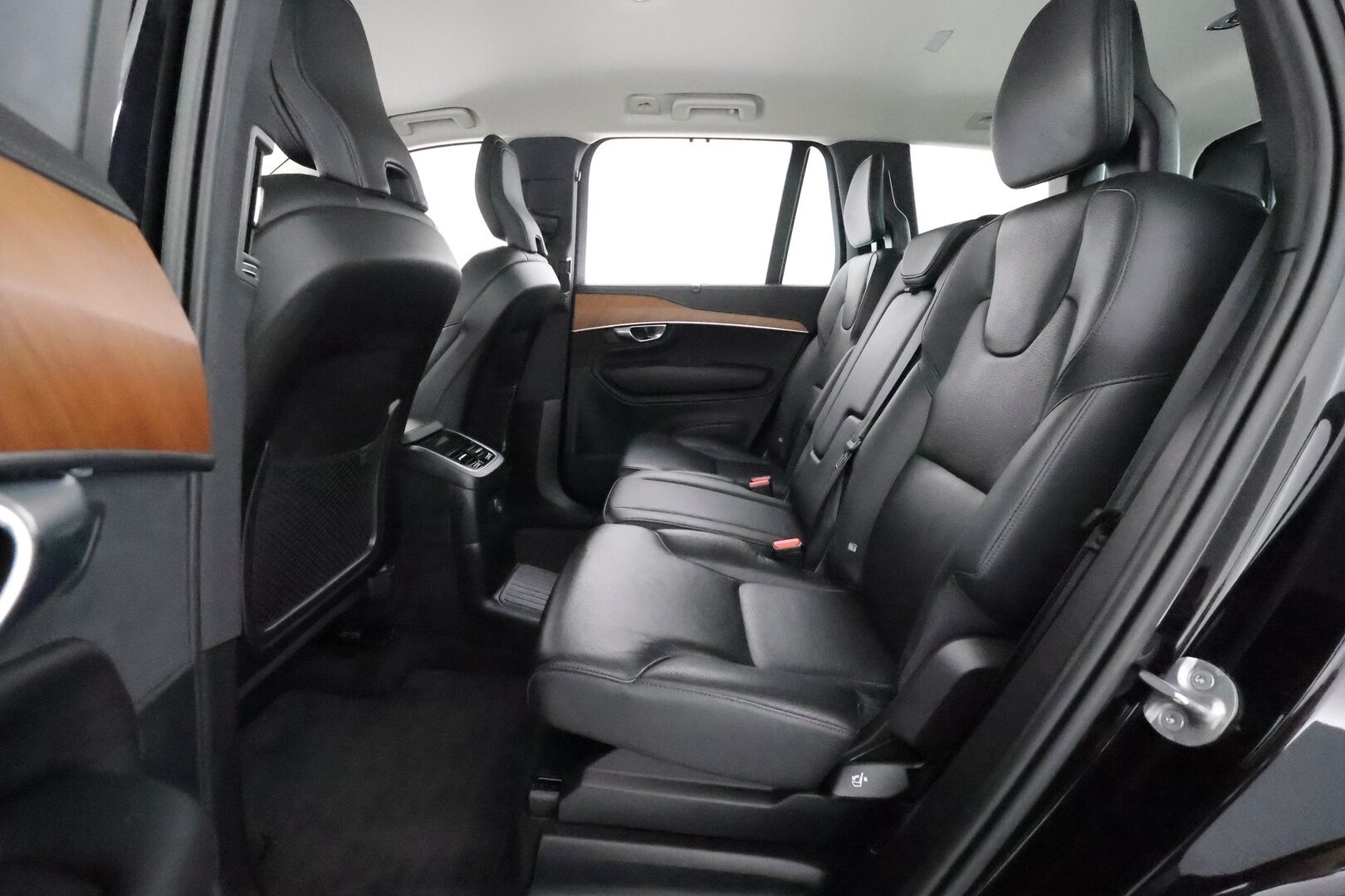 Volvo XC90 2022 T8 AWD Long Range Inscription 7-p.**Webasto / Full-LED / P.Kamera / Adapt.Vakkari / Sporttinahat Muistilla** - 3,99 % KORKOTARJOUS TÄHÄN AUTOON 31.8. ASTI! - Navi / Kaistavahti / 4-Alueinen AC / KeylessGO / 1x Vanteet / 2x Renkaat  / Juuri huollettu!