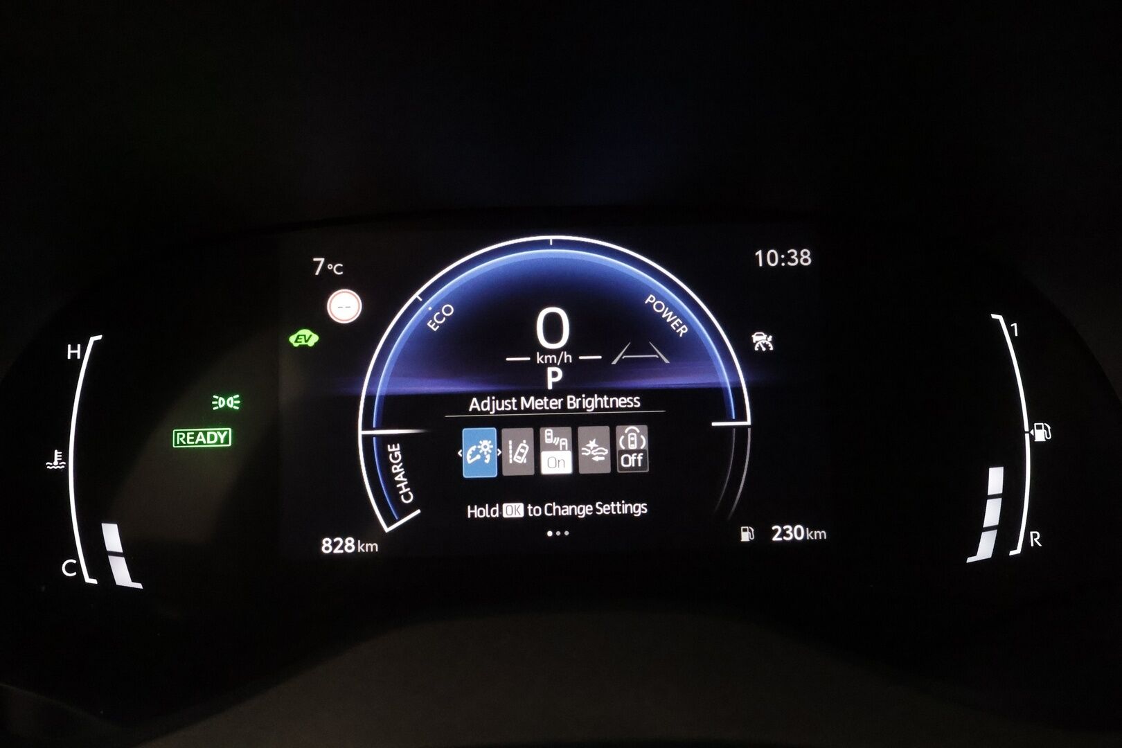 Toyota Yaris Cross 2026 1.5 Hybrid 130 Limited Platinum Edition * ACC / P.kamera / LED / Navi / Digimittaristo / KeylessGo / Ratinlämmitin  * - 1.Om Suomi-auto / Kahdet renkaat aluvanteilla 