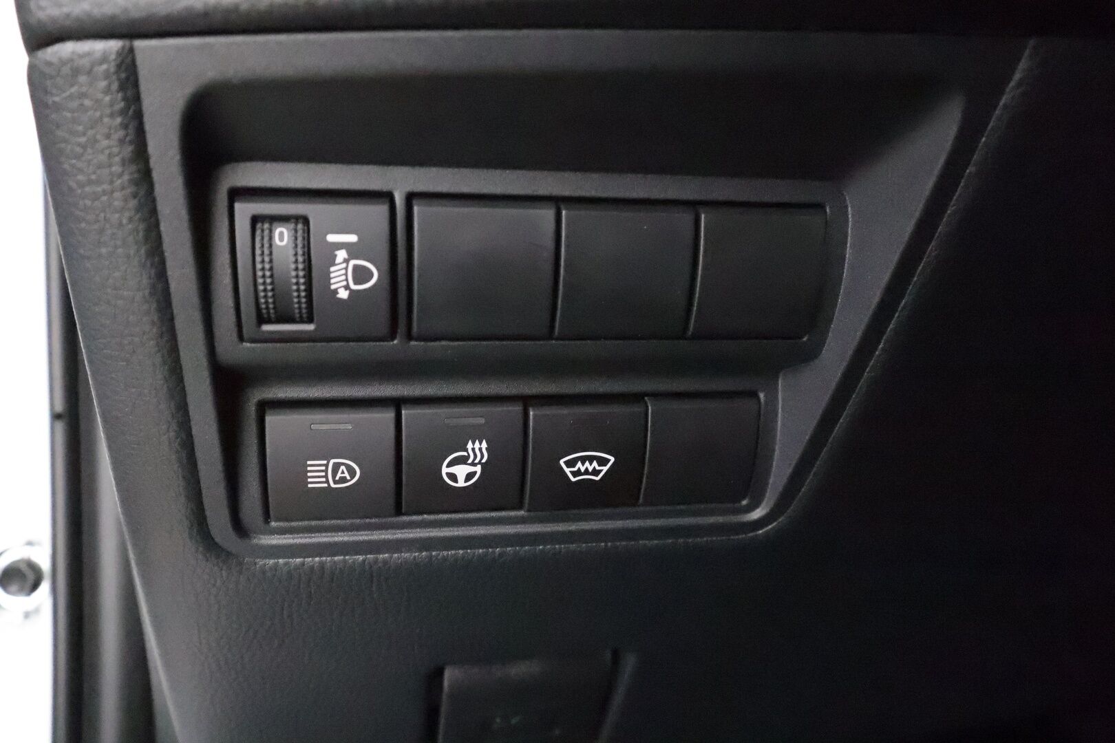 Toyota Yaris Cross 2026 1.5 Hybrid 130 Limited Platinum Edition * ACC / P.kamera / LED / Navi / Digimittaristo / KeylessGo / Ratinlämmitin  * - 1.Om Suomi-auto / Kahdet renkaat aluvanteilla 