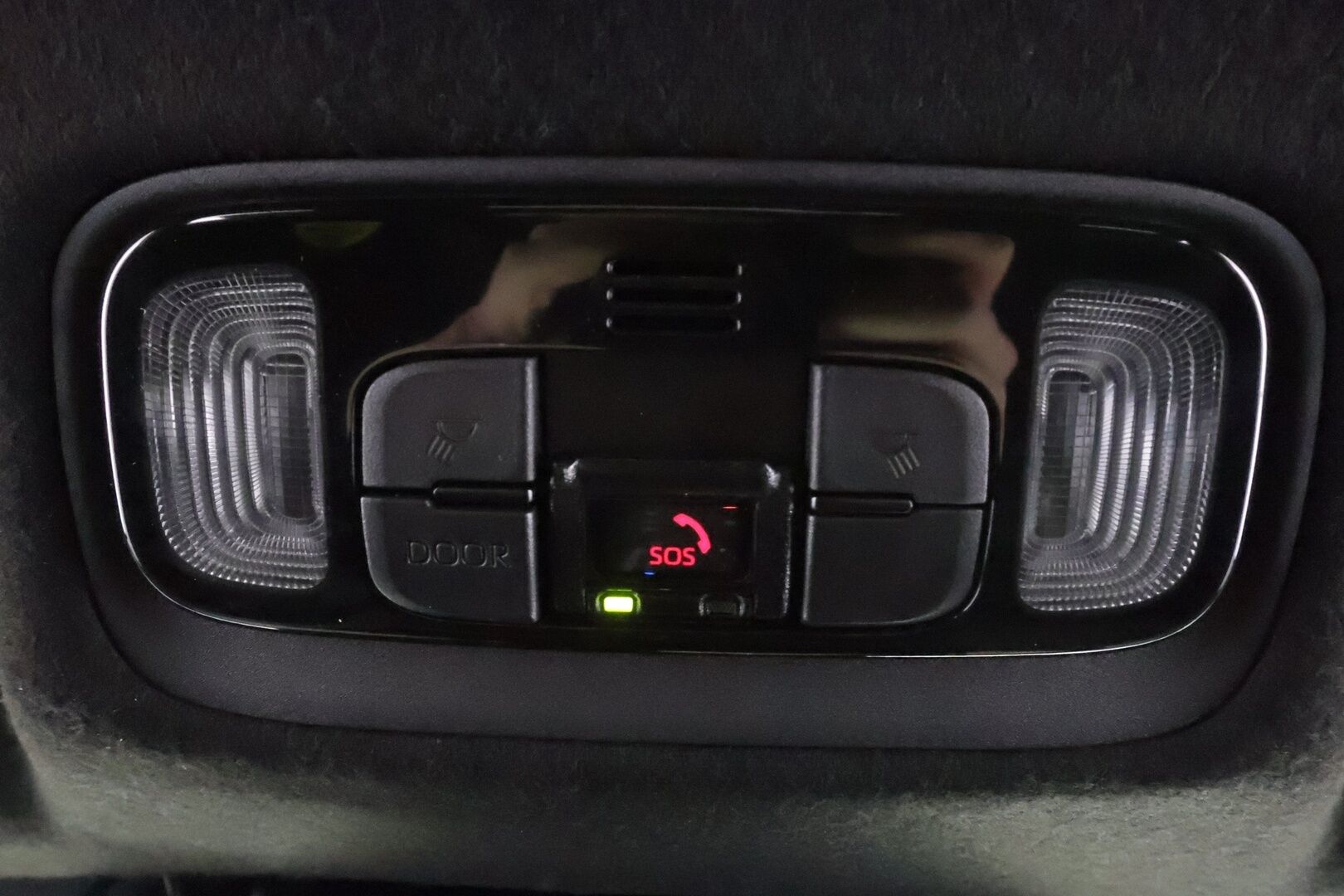 Toyota Yaris Cross 2026 1.5 Hybrid 130 Limited Platinum Edition * ACC / P.kamera / LED / Navi / Digimittaristo / KeylessGo / Ratinlämmitin  * - 1.Om Suomi-auto / Kahdet renkaat aluvanteilla 