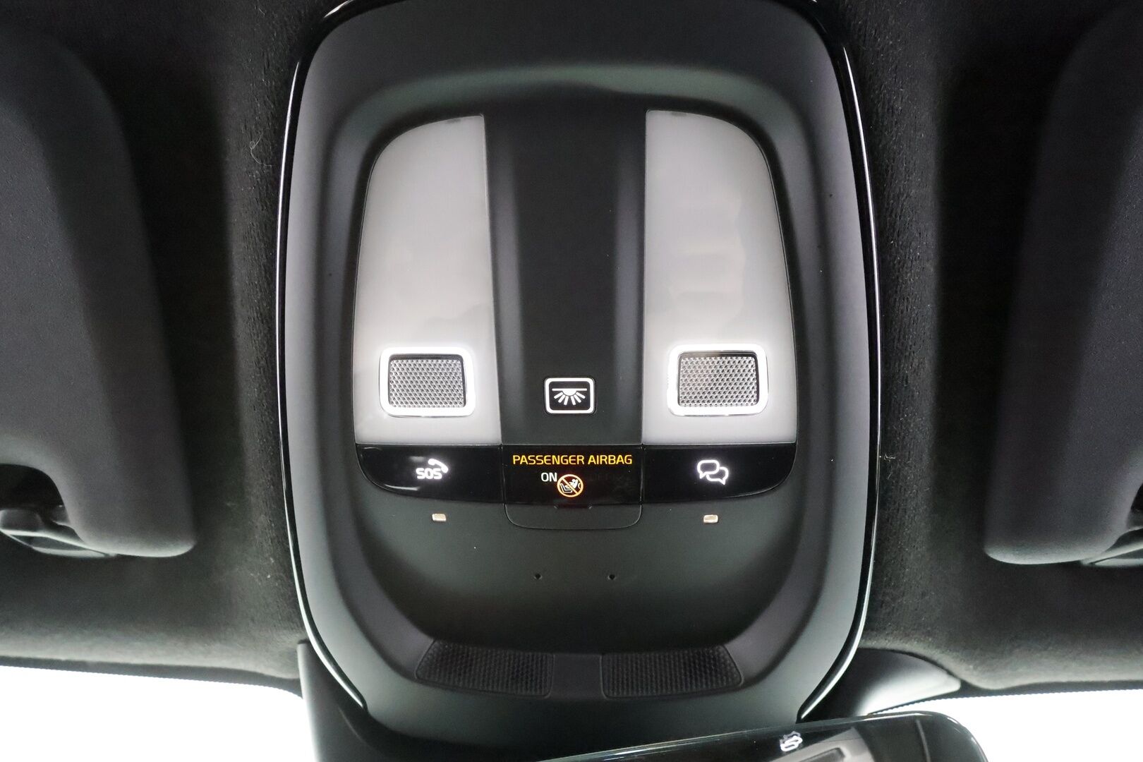 Volvo XC40 2023 69kWh Recharge Plus - | ACC | Koukku | ILP | Pilot assist | Muistipenkki | Sporttipenkit | BLIS | Sähk. takaluukku | P.kamera | 2x volvon alut | Merkkihuollot | ALV | 