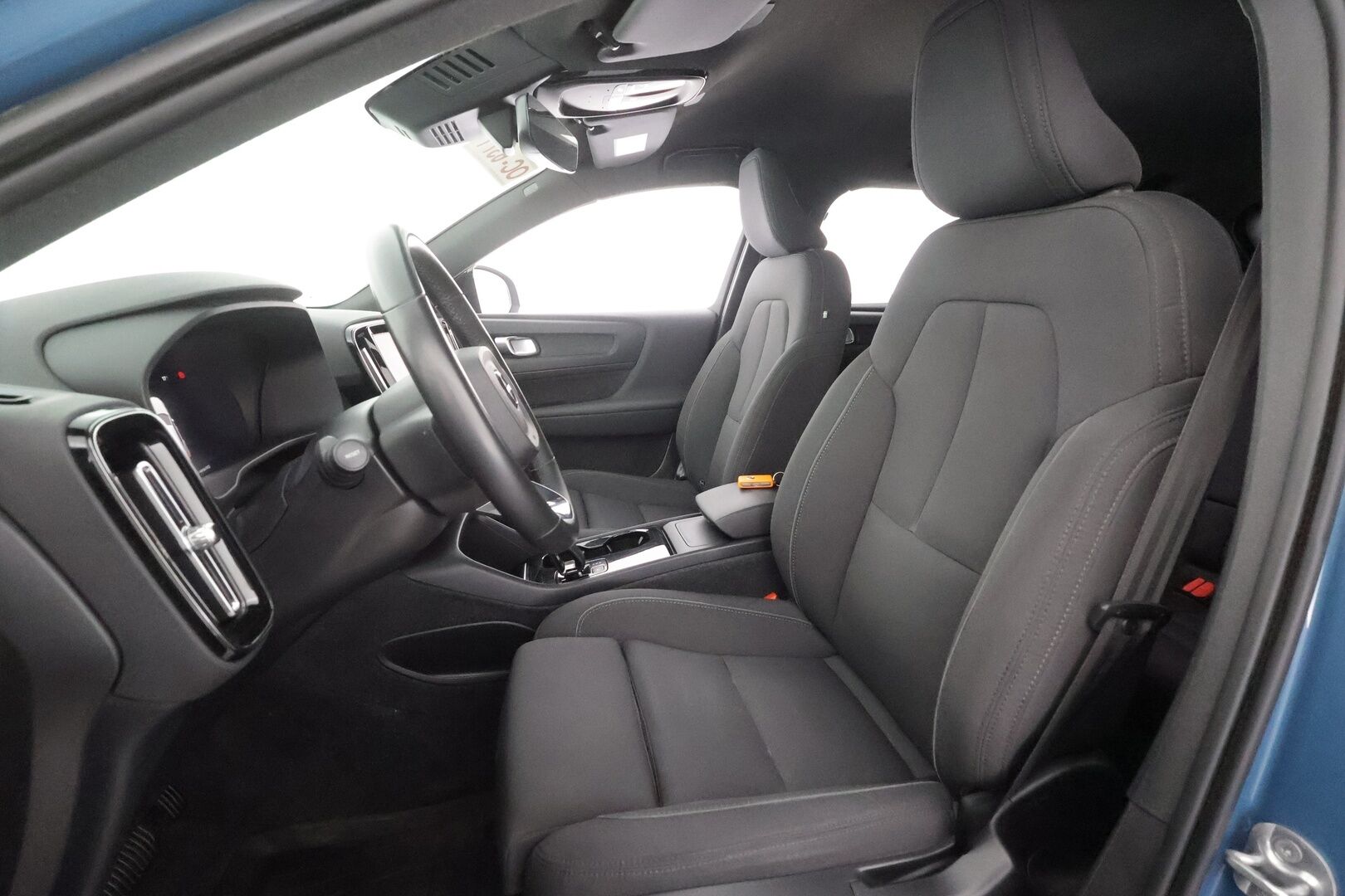 Volvo XC40 2023 69kWh Recharge Plus - | ACC | Koukku | ILP | Pilot assist | Muistipenkki | Sporttipenkit | BLIS | Sähk. takaluukku | P.kamera | 2x volvon alut | Merkkihuollot | ALV | 