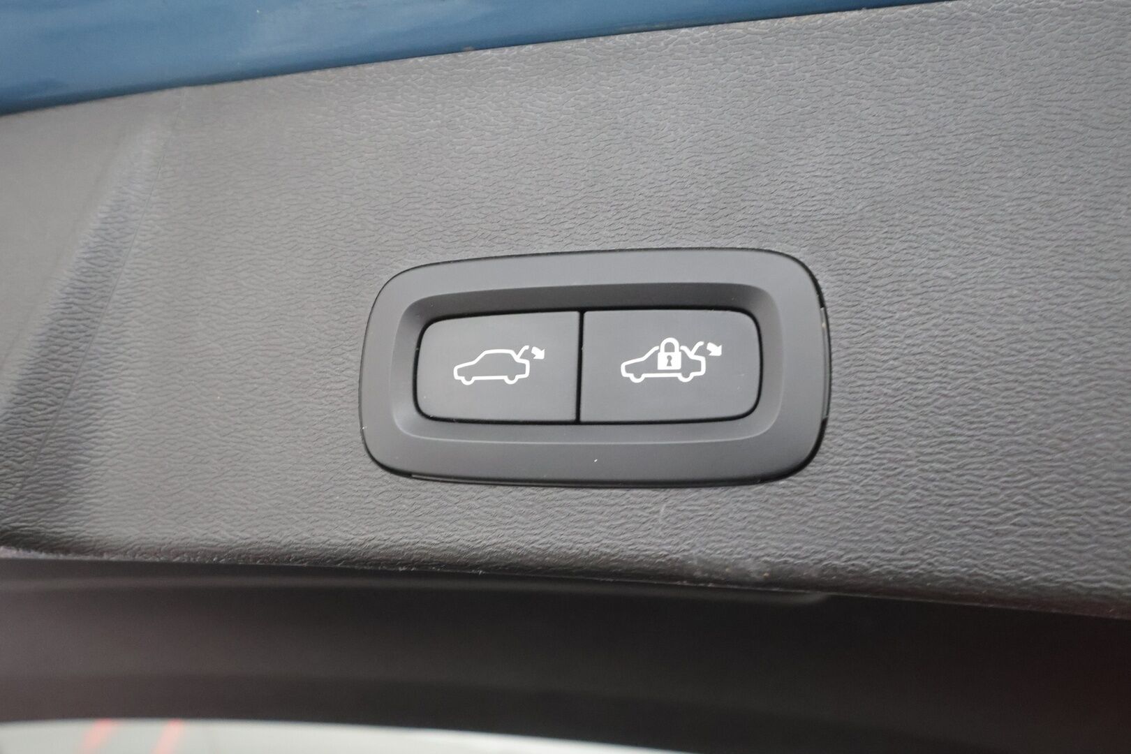 Volvo XC40 2023 69kWh Recharge Plus - | ACC | Koukku | ILP | Pilot assist | Muistipenkki | Sporttipenkit | BLIS | Sähk. takaluukku | P.kamera | 2x volvon alut | Merkkihuollot | ALV | 