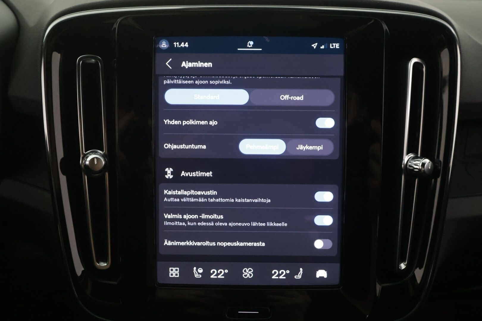 Volvo XC40 2023 69kWh Recharge Plus - | ACC | Koukku | ILP | Pilot assist | Muistipenkki | Sporttipenkit | BLIS | Sähk. takaluukku | P.kamera | 2x volvon alut | Merkkihuollot | ALV | 