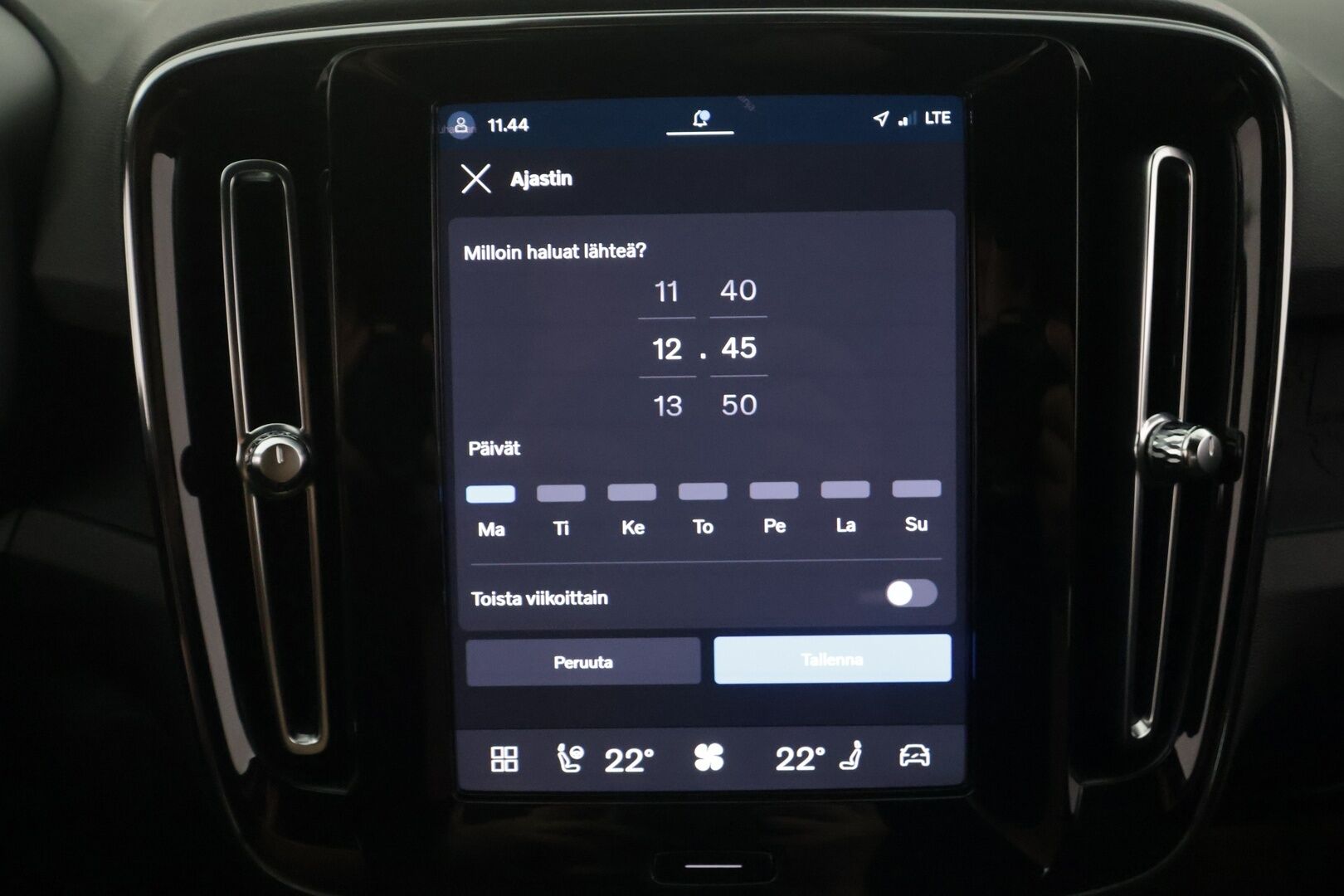 Volvo XC40 2023 69kWh Recharge Plus - | ACC | Koukku | ILP | Pilot assist | Muistipenkki | Sporttipenkit | BLIS | Sähk. takaluukku | P.kamera | 2x volvon alut | Merkkihuollot | ALV | 