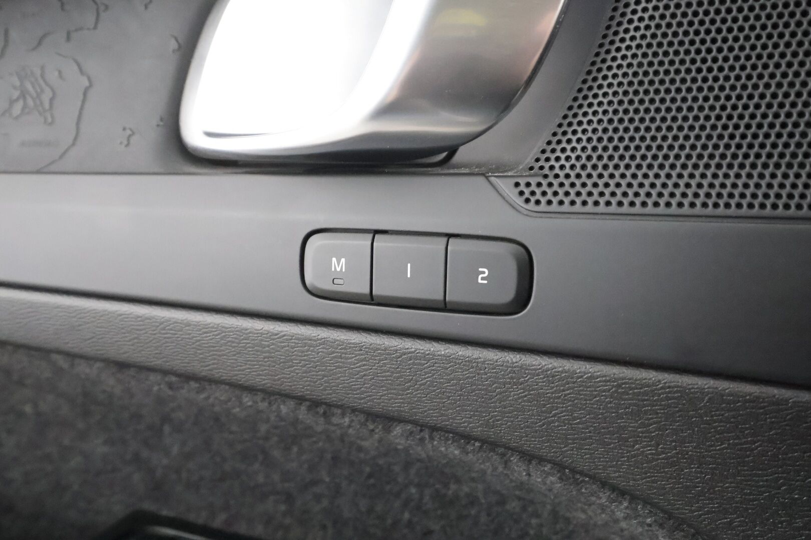 Volvo XC40 2023 69kWh Recharge Plus - | ACC | Koukku | ILP | Pilot assist | Muistipenkki | Sporttipenkit | BLIS | Sähk. takaluukku | P.kamera | 2x volvon alut | Merkkihuollot | ALV | 