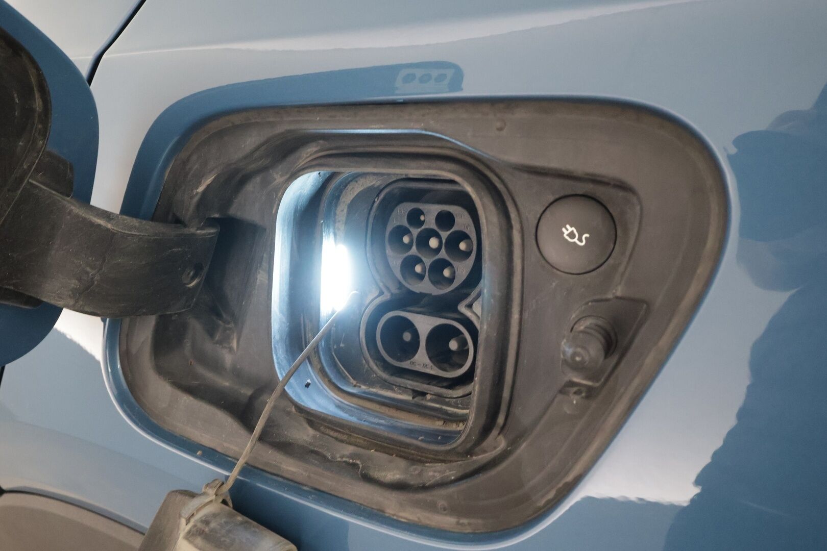 Volvo XC40 2023 69kWh Recharge Plus - | ACC | Koukku | ILP | Pilot assist | Muistipenkki | Sporttipenkit | BLIS | Sähk. takaluukku | P.kamera | 2x volvon alut | Merkkihuollot | ALV | 