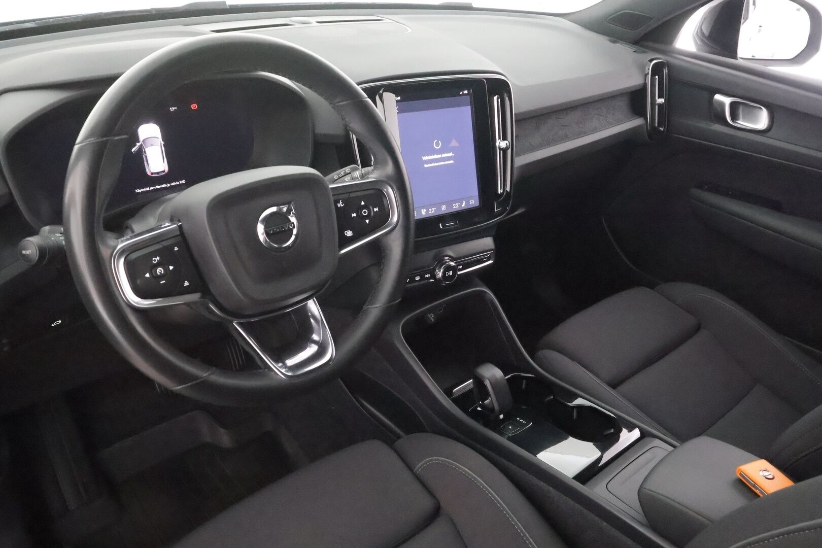 Volvo XC40 2023 69kWh Recharge Plus - | ACC | Koukku | ILP | Pilot assist | Muistipenkki | Sporttipenkit | BLIS | Sähk. takaluukku | P.kamera | 2x volvon alut | Merkkihuollot | ALV | 