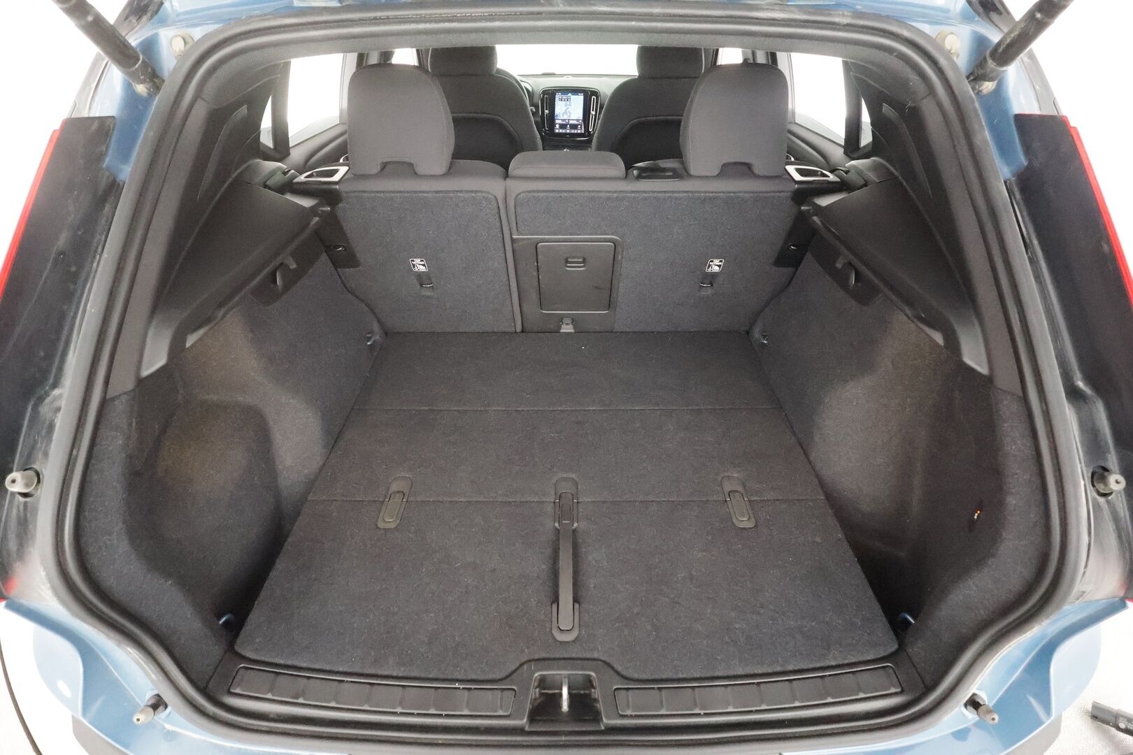 Volvo XC40 2023 69kWh Recharge Plus - | ACC | Koukku | ILP | Pilot assist | Muistipenkki | Sporttipenkit | BLIS | Sähk. takaluukku | P.kamera | 2x volvon alut | Merkkihuollot | ALV | 