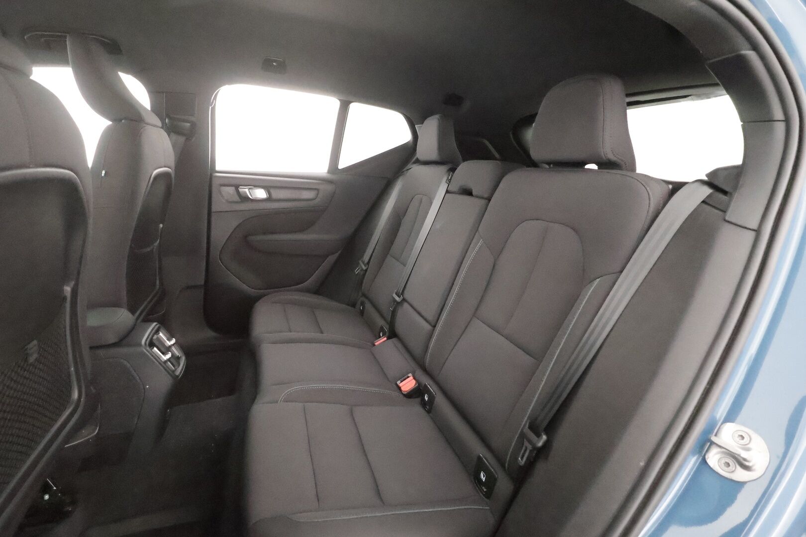 Volvo XC40 2023 69kWh Recharge Plus - | ACC | Koukku | ILP | Pilot assist | Muistipenkki | Sporttipenkit | BLIS | Sähk. takaluukku | P.kamera | 2x volvon alut | Merkkihuollot | ALV | 