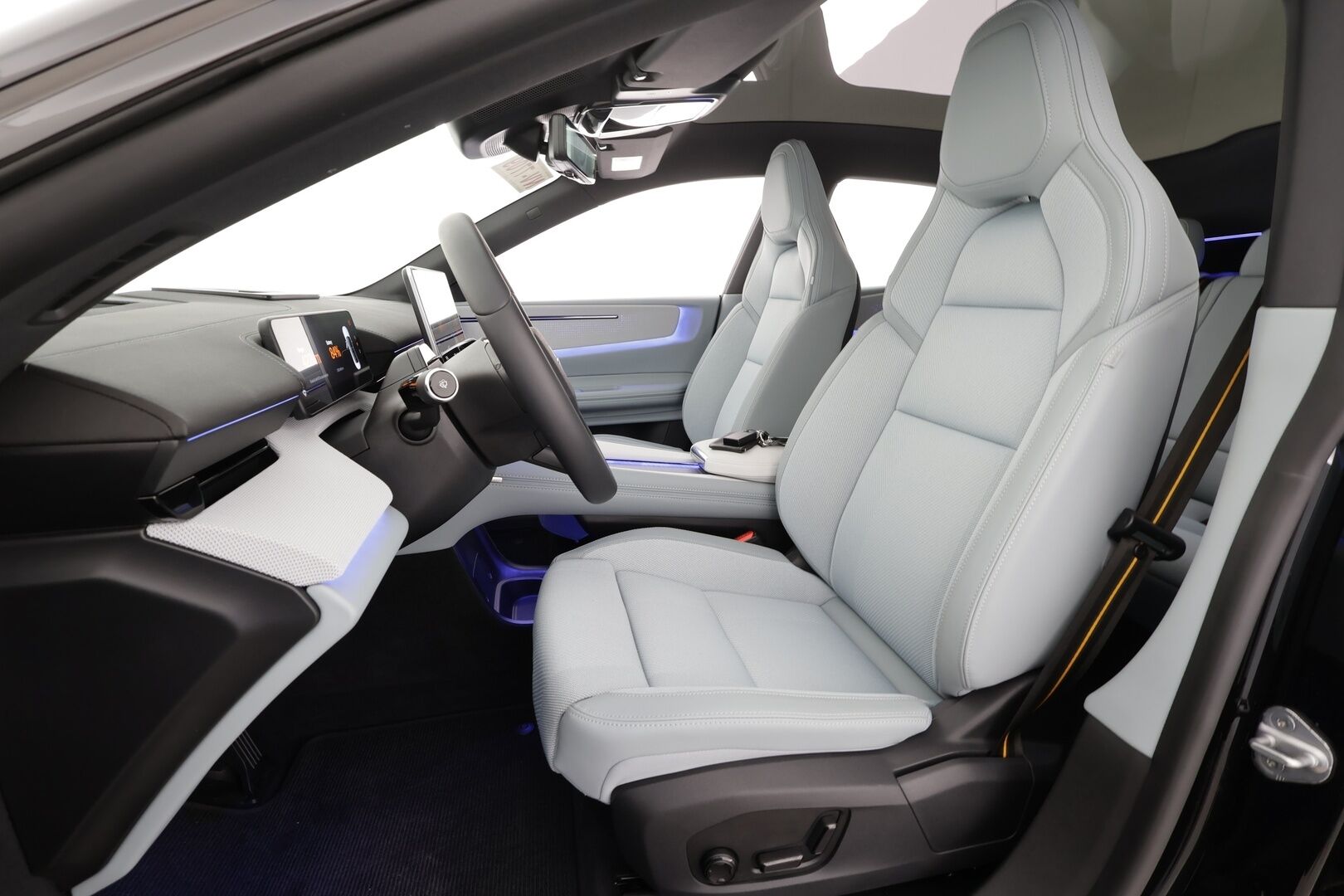 POLESTAR 4 2025 Long Range Single Motor Pro * Pilot&Plus / ILP / ACC / Pixel-LED / H&K / 360° / Sportpenkki Muistilla / Lasikatto * - 2x Vanteet