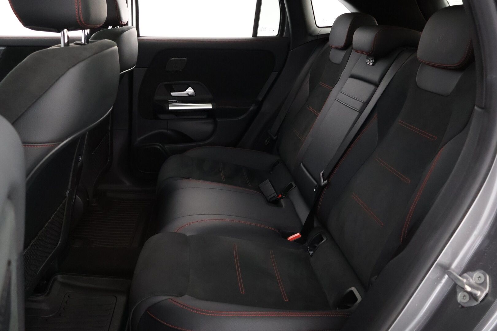 Mercedes-Benz EQA 2022 250 Business AMG - Koukku | Distronic Pro | HUD | Panorama | 360° kamera | Midline Sound | Widescreen | Nahka-Alcantara | Supervarusteet!