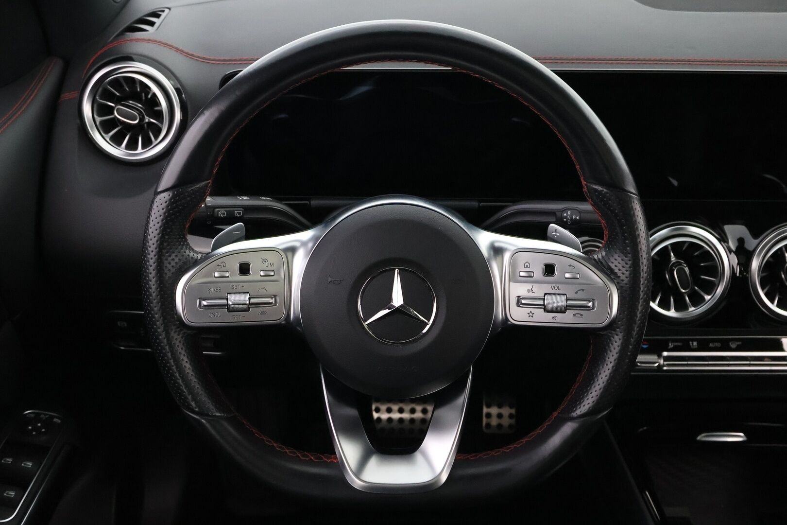 Mercedes-Benz EQA 2022 250 Business AMG - Koukku | Distronic Pro | HUD | Panorama | 360° kamera | Midline Sound | Widescreen | Nahka-Alcantara | Supervarusteet!