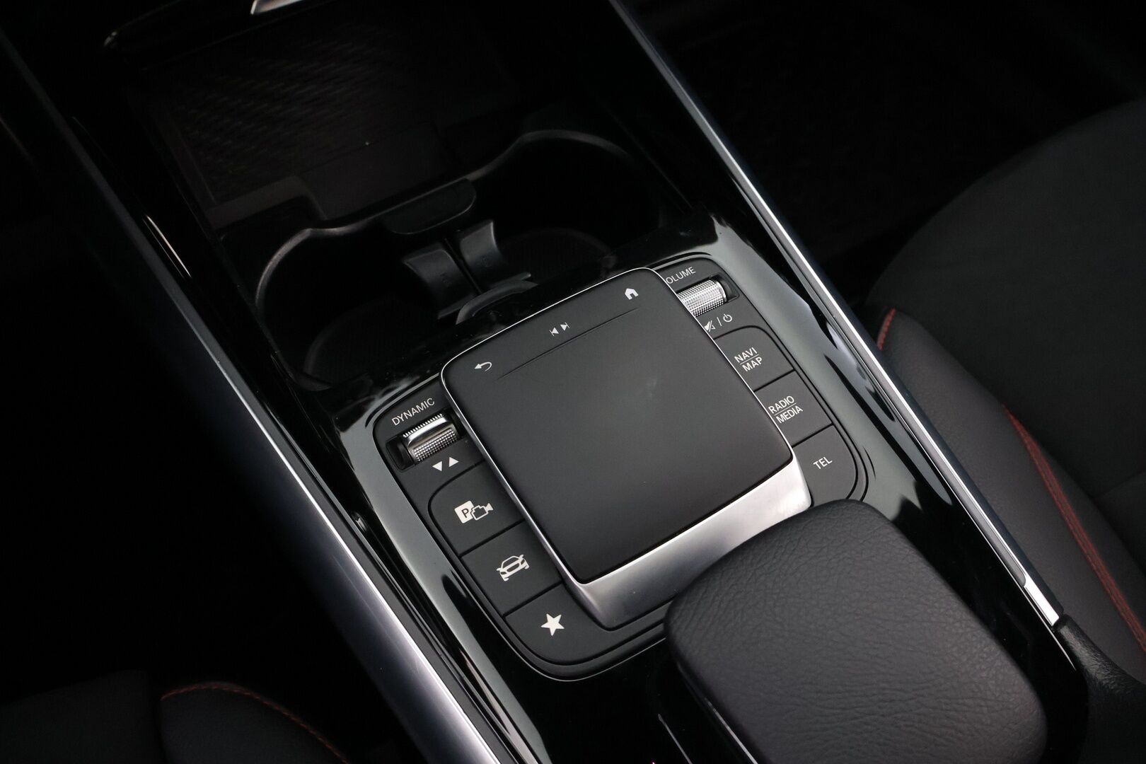 Mercedes-Benz EQA 2022 250 Business AMG - Koukku | Distronic Pro | HUD | Panorama | 360° kamera | Midline Sound | Widescreen | Nahka-Alcantara | Supervarusteet!