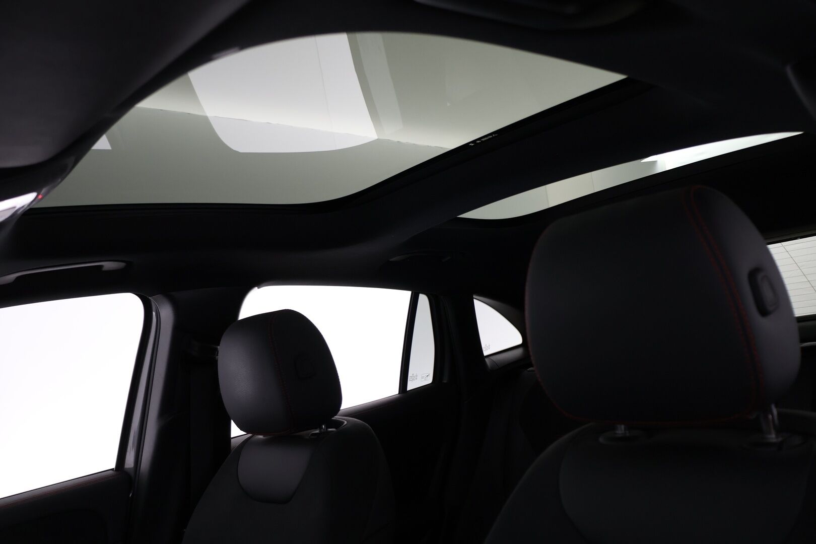 Mercedes-Benz EQA 2022 250 Business AMG - Koukku | Distronic Pro | HUD | Panorama | 360° kamera | Midline Sound | Widescreen | Nahka-Alcantara | Supervarusteet!
