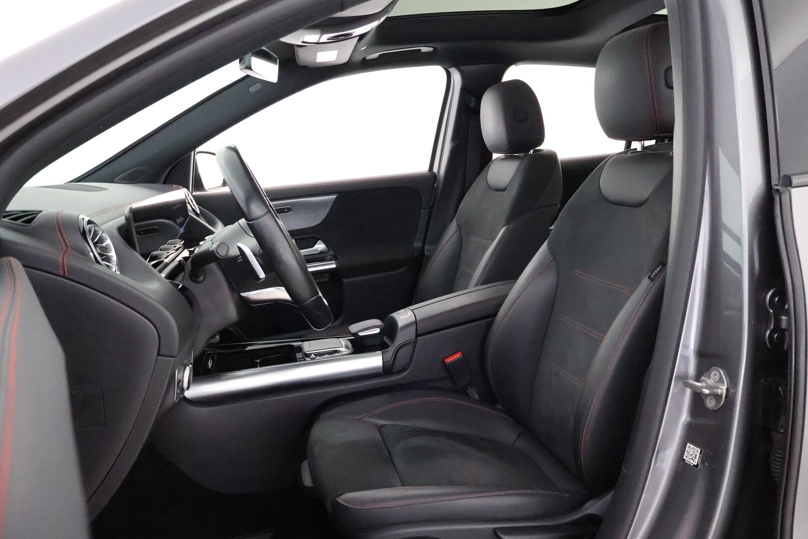 Mercedes-Benz EQA 2022 250 Business AMG - Koukku | Distronic Pro | HUD | Panorama | 360° kamera | Midline Sound | Widescreen | Nahka-Alcantara | Supervarusteet!