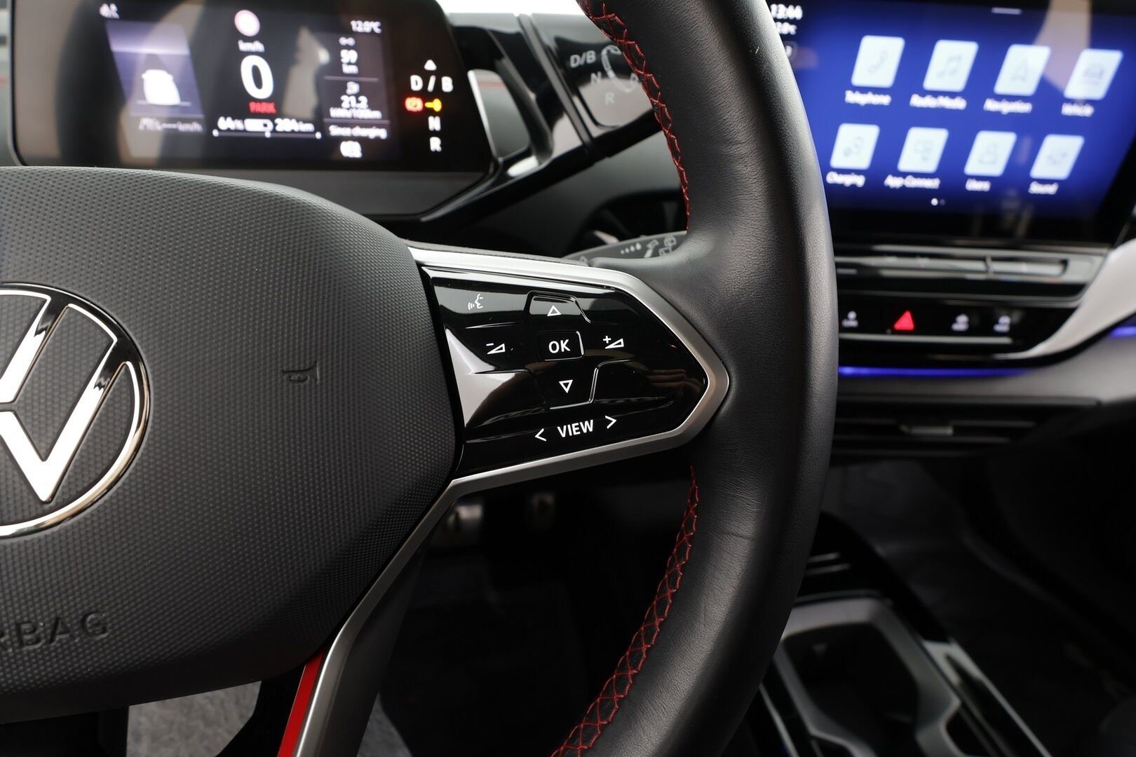 VOLKSWAGEN ID.4 2023 GTX Dual Motor 220kW * ACC / 360° / ILP / Koukku / IQ.Light / Sähköluukku / Navi / KeylessGo * - Akku kuntotarkastettu / Kahdet renkaat aluvanteilla / Merkkihuollettu