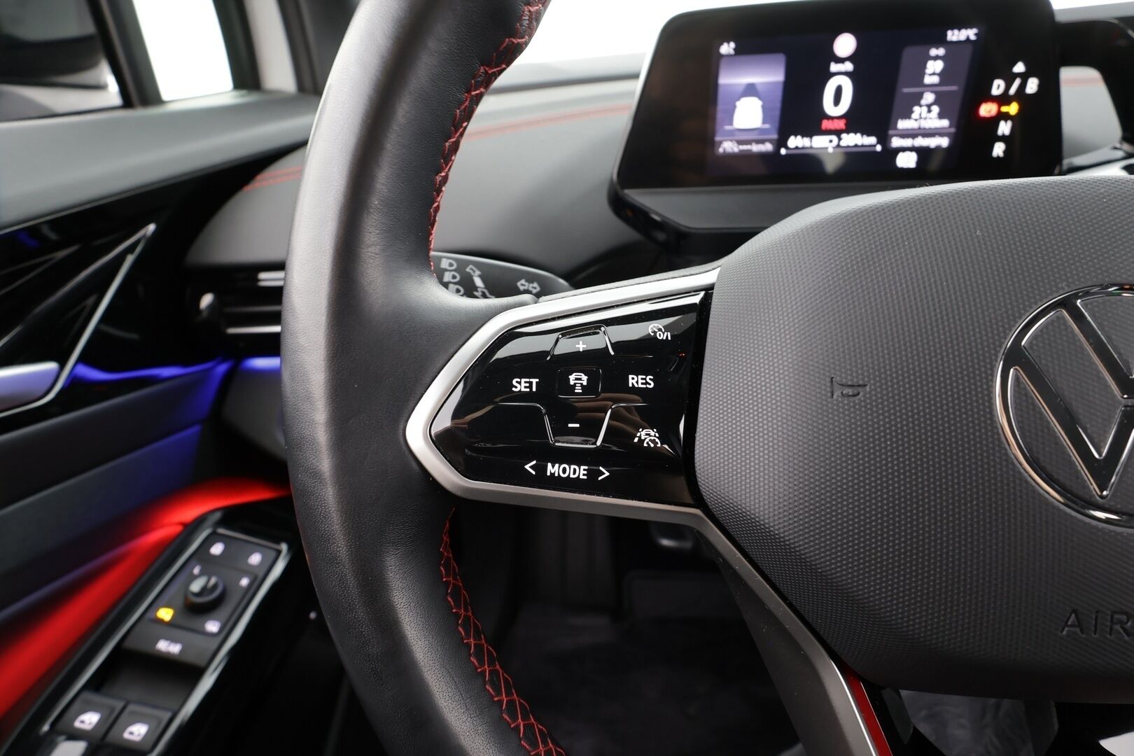 VOLKSWAGEN ID.4 2023 GTX Dual Motor 220kW * ACC / 360° / ILP / Koukku / IQ.Light / Sähköluukku / Navi / KeylessGo * - Akku kuntotarkastettu / Kahdet renkaat aluvanteilla / Merkkihuollettu