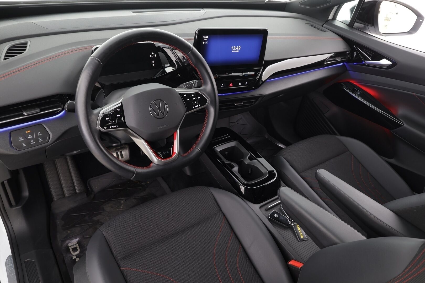 VOLKSWAGEN ID.4 2023 GTX Dual Motor 220kW * ACC / 360° / ILP / Koukku / IQ.Light / Sähköluukku / Navi / KeylessGo * - Akku kuntotarkastettu / Kahdet renkaat aluvanteilla / Merkkihuollettu