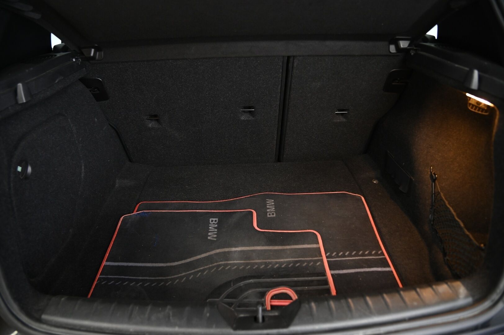 BMW 116 2013 F20 TwinPower Turbo Business Edition Sport - Suomi-auto / Lohkolämmitin / Xenon / P. tutka / Vetokoukku / Sporttipenkit