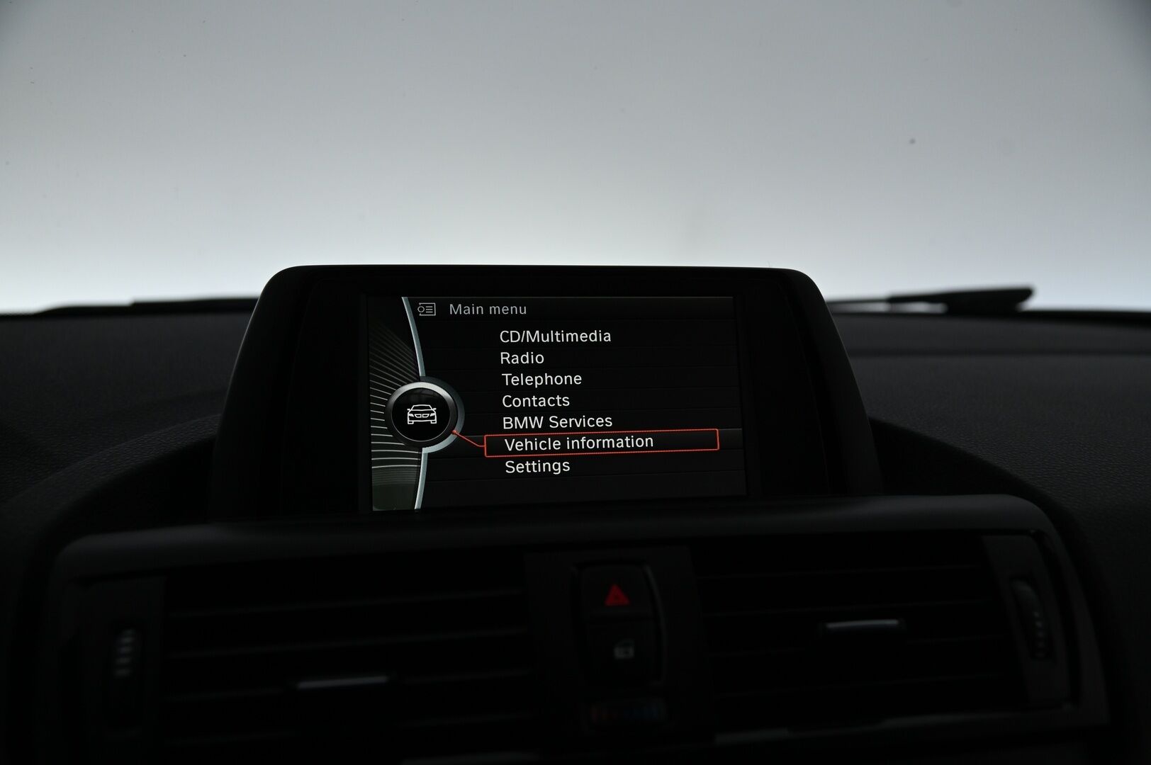 BMW 116 2013 F20 TwinPower Turbo Business Edition Sport - Suomi-auto / Lohkolämmitin / Xenon / P. tutka / Vetokoukku / Sporttipenkit