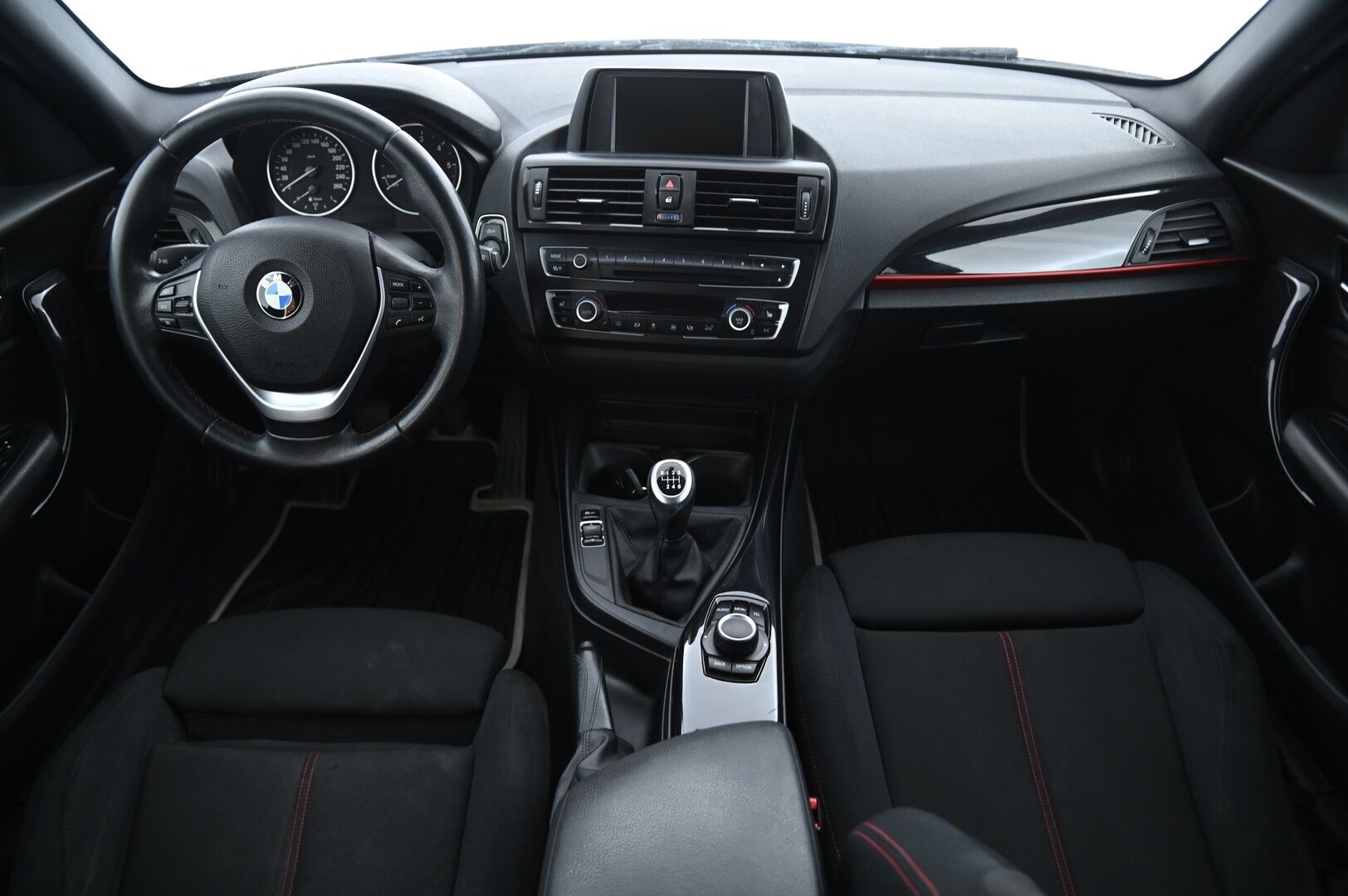 BMW 116 2013 F20 TwinPower Turbo Business Edition Sport - Suomi-auto / Lohkolämmitin / Xenon / P. tutka / Vetokoukku / Sporttipenkit