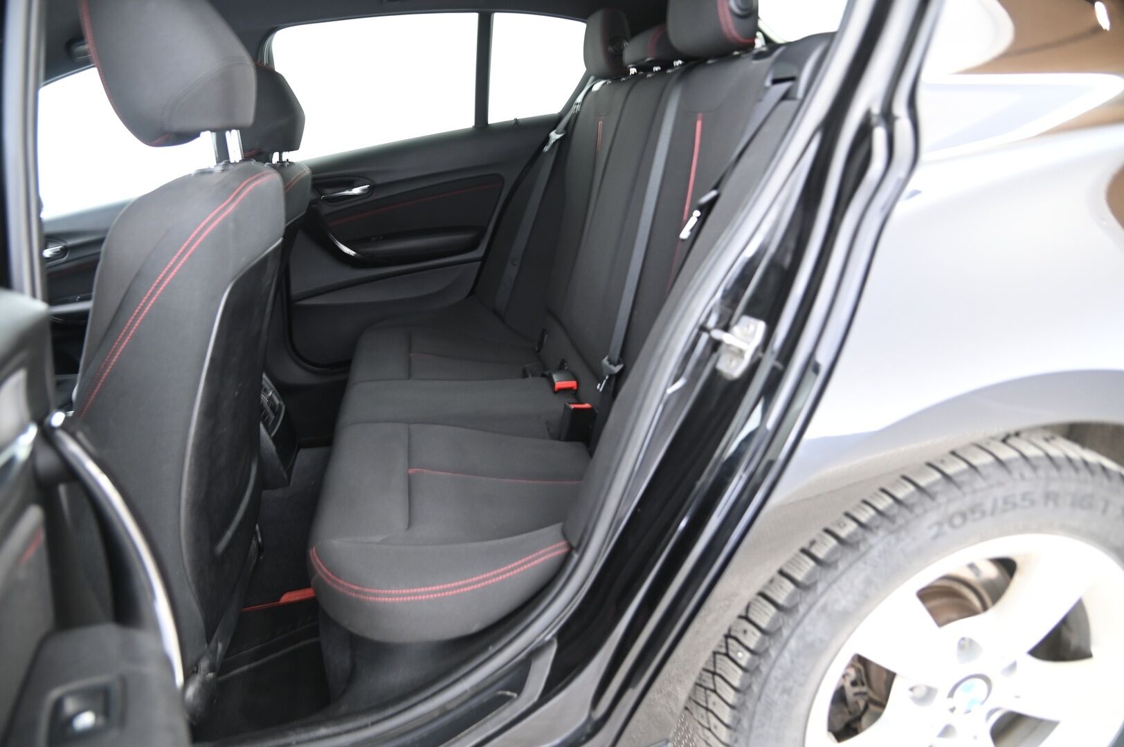 BMW 116 2013 F20 TwinPower Turbo Business Edition Sport - Suomi-auto / Lohkolämmitin / Xenon / P. tutka / Vetokoukku / Sporttipenkit