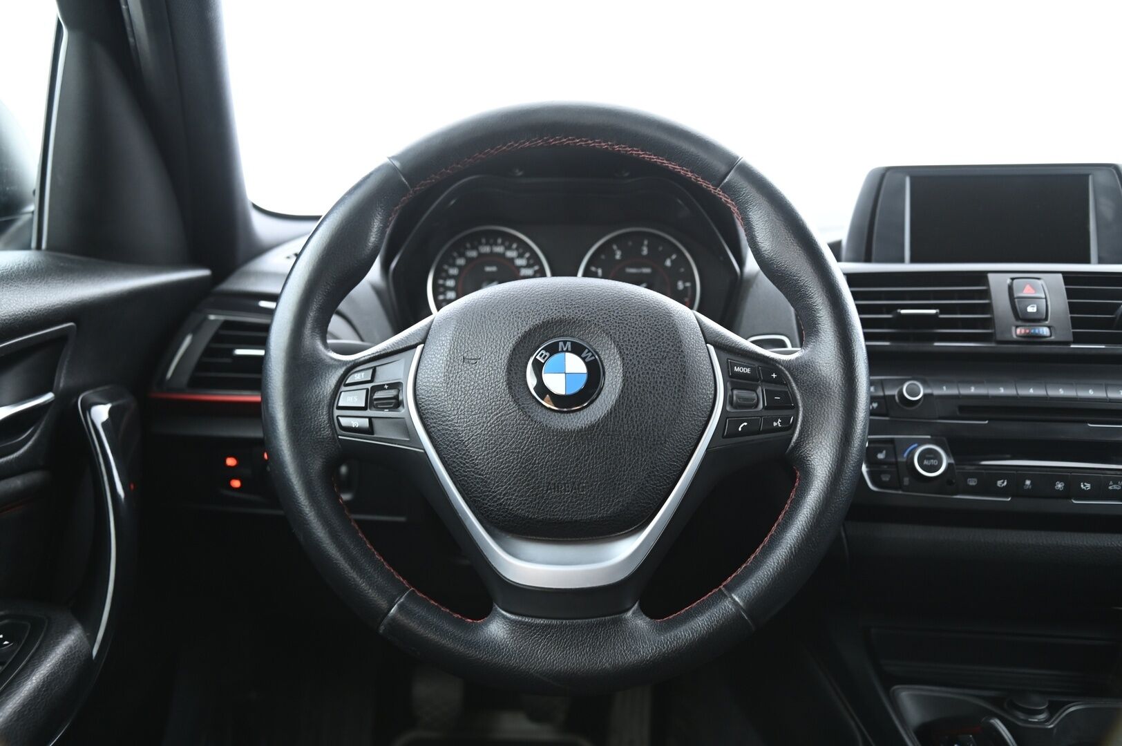 BMW 116 2013 F20 TwinPower Turbo Business Edition Sport - Suomi-auto / Lohkolämmitin / Xenon / P. tutka / Vetokoukku / Sporttipenkit