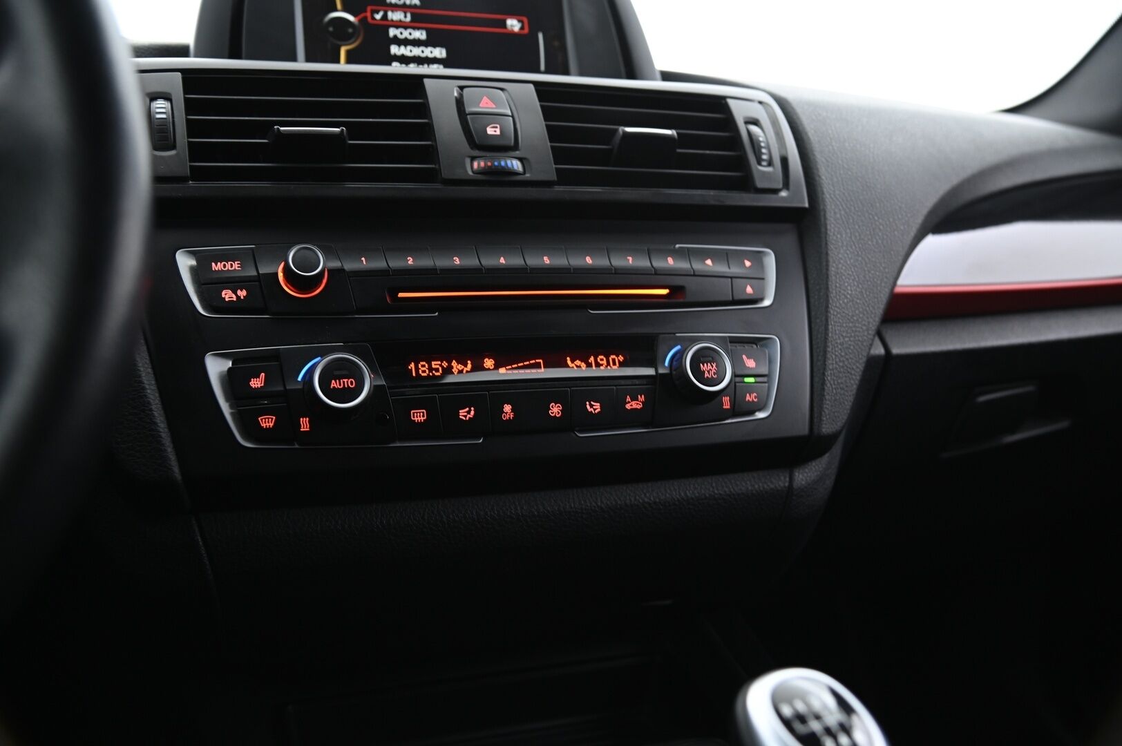 BMW 116 2013 F20 TwinPower Turbo Business Edition Sport - Suomi-auto / Lohkolämmitin / Xenon / P. tutka / Vetokoukku / Sporttipenkit