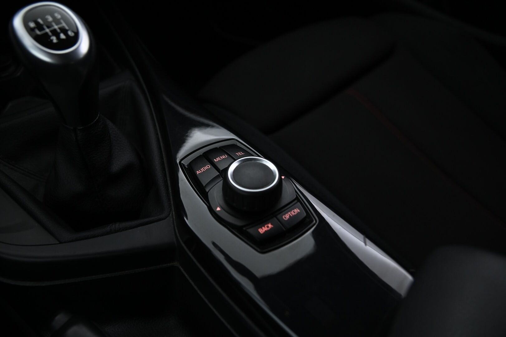 BMW 116 2013 F20 TwinPower Turbo Business Edition Sport - Suomi-auto / Lohkolämmitin / Xenon / P. tutka / Vetokoukku / Sporttipenkit