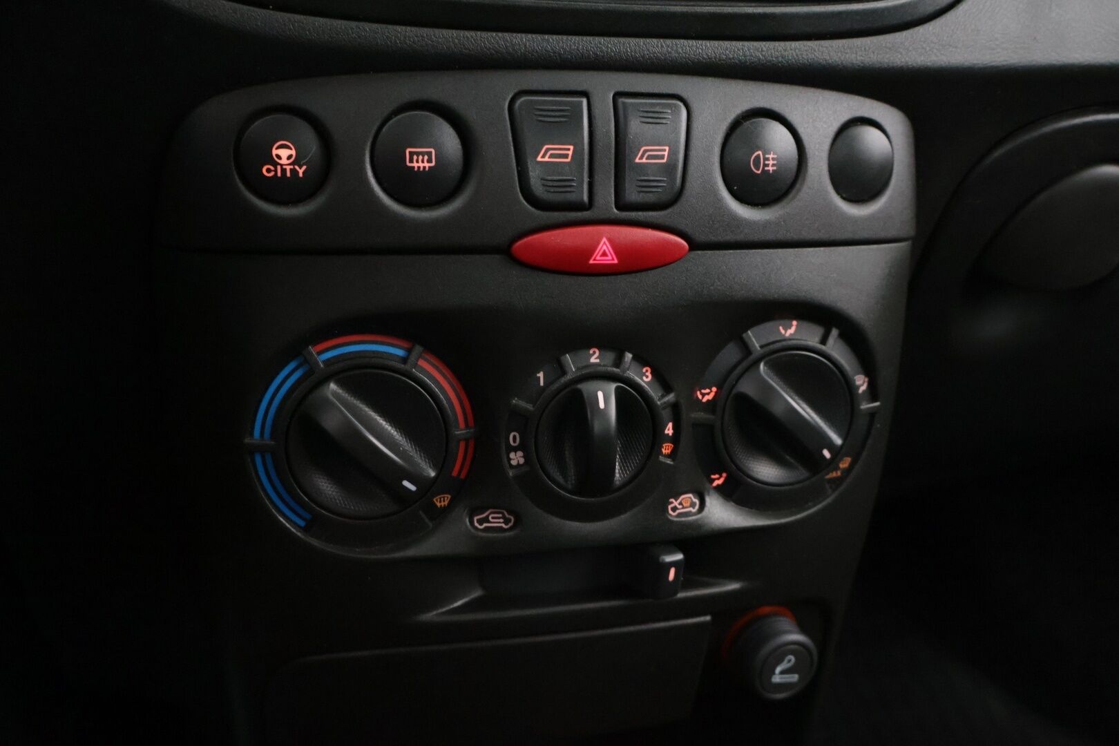 Fiat Punto 2006 2D PUNTO 1.2 - YritysOutlet - Myydään vain yrityksille **Pienet kilsat!** - Kahdet renkaat!