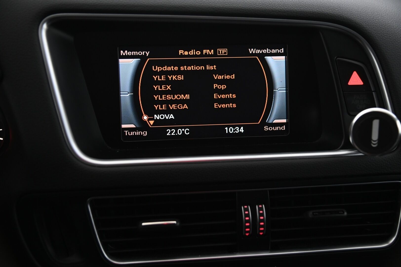 Audi Q5 2013 Offroad Business 2,0 TDI 130 kW quattro S tronic - Webasto | Vetokoukku | Tutkat