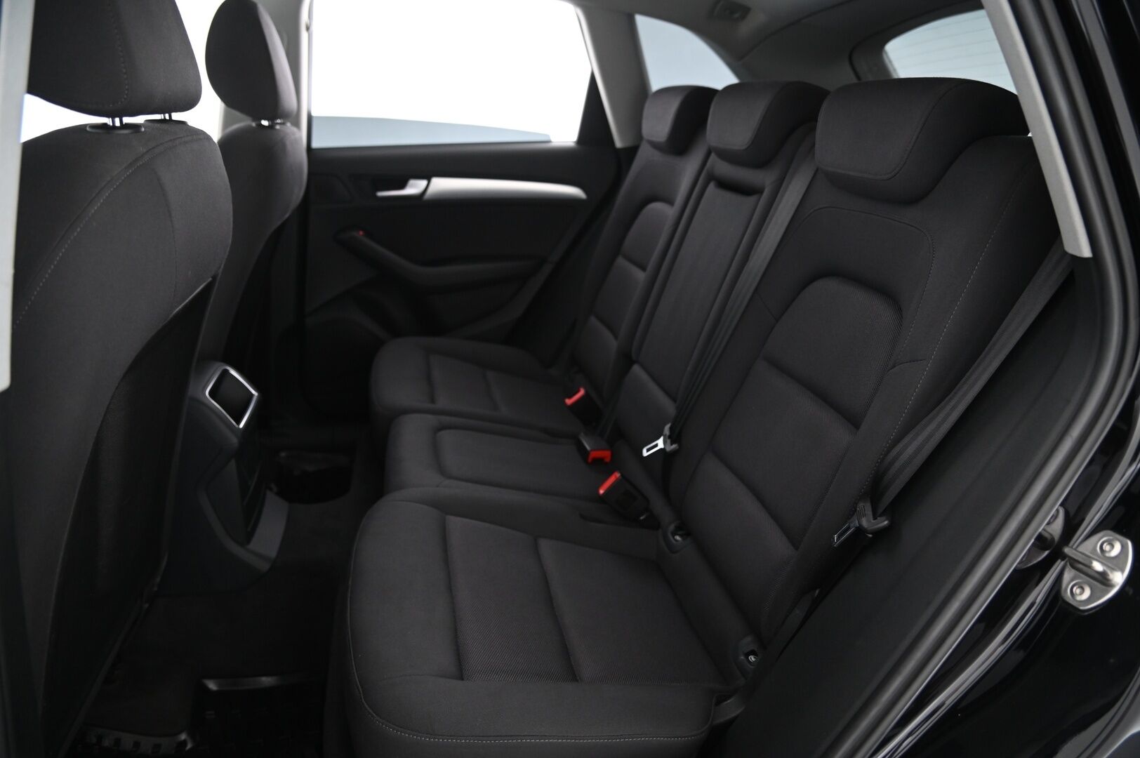 Audi Q5 2013 Offroad Business 2,0 TDI 130 kW quattro S tronic - Webasto | Vetokoukku | Tutkat