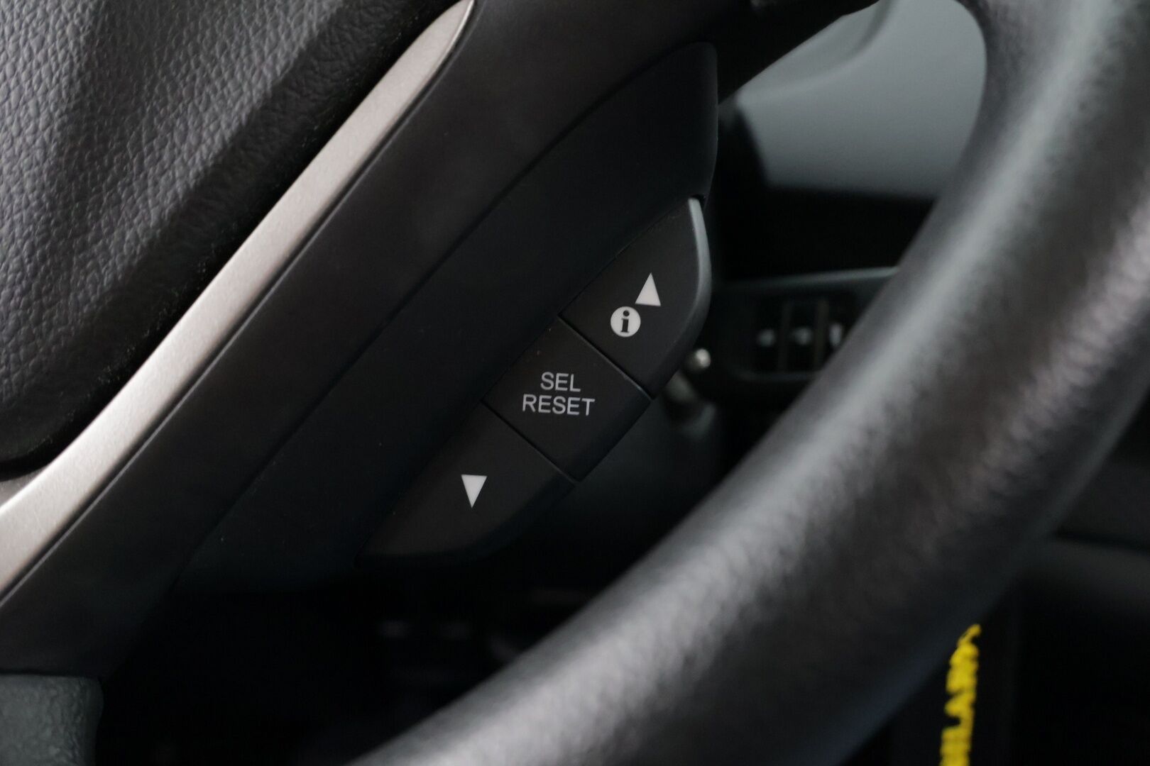 Honda CR-V 2013 Comfort 4WD * Lohkolämmitin / Vakkari / Vetokoukku / Aut. Ilmastointi / Siistikuntoinen! * - 1-om. Suomi-auto / Merkkihuollot / Uudet kesä- sekä talvirenkaat / 2x alumiinivanteet! - HULLUT AVAJAISHULINAT KORKOTARJOUS 3,29 %