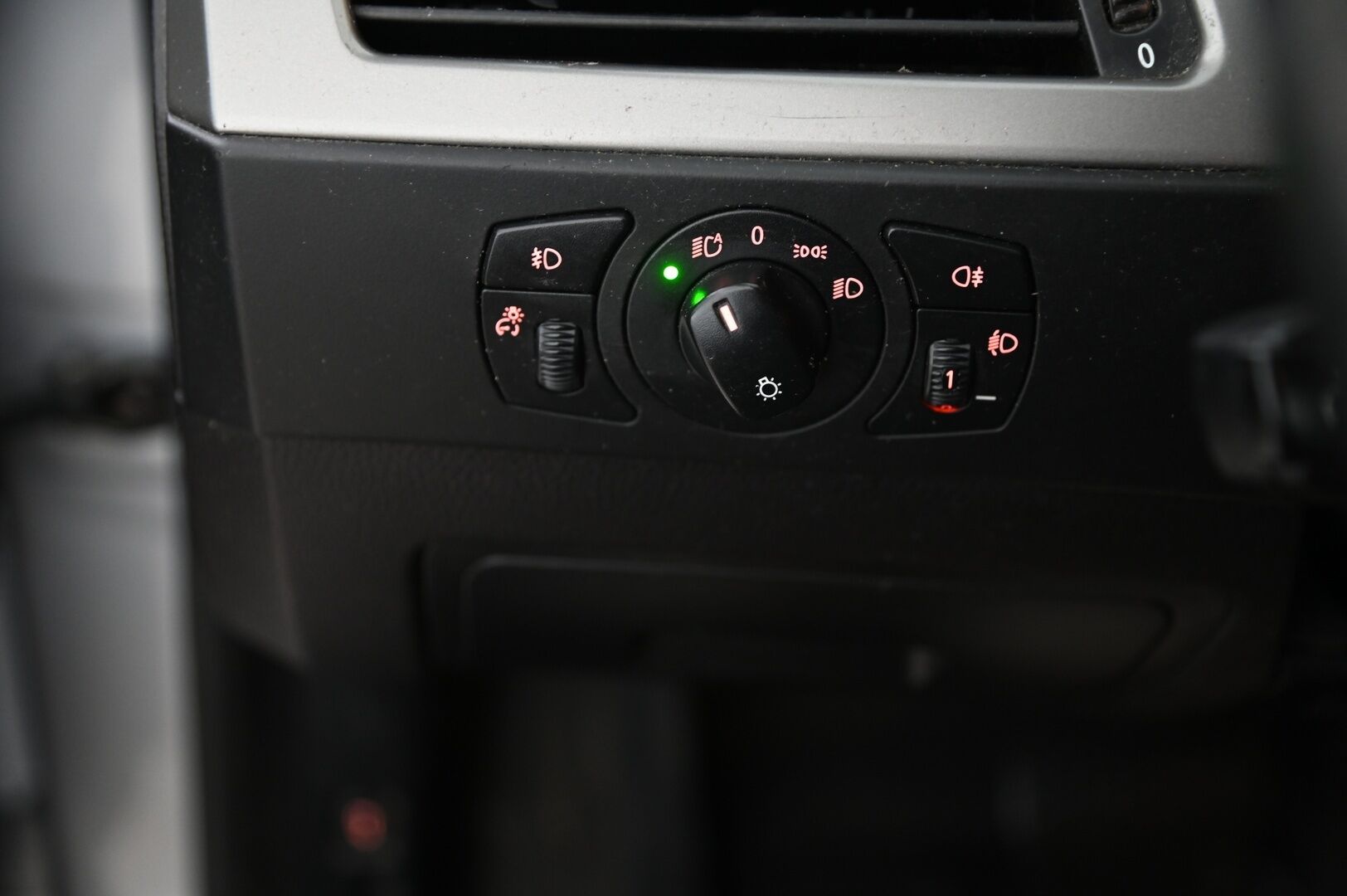 BMW 525 2006 4D 525I SEDAN AUTOMATIC *YritysOutlet - Myydään vain yrityksille*  *Juuri leimattu / 2x renkaat / Vakkari* - YritysOutlet - Myydään vain yritykselle