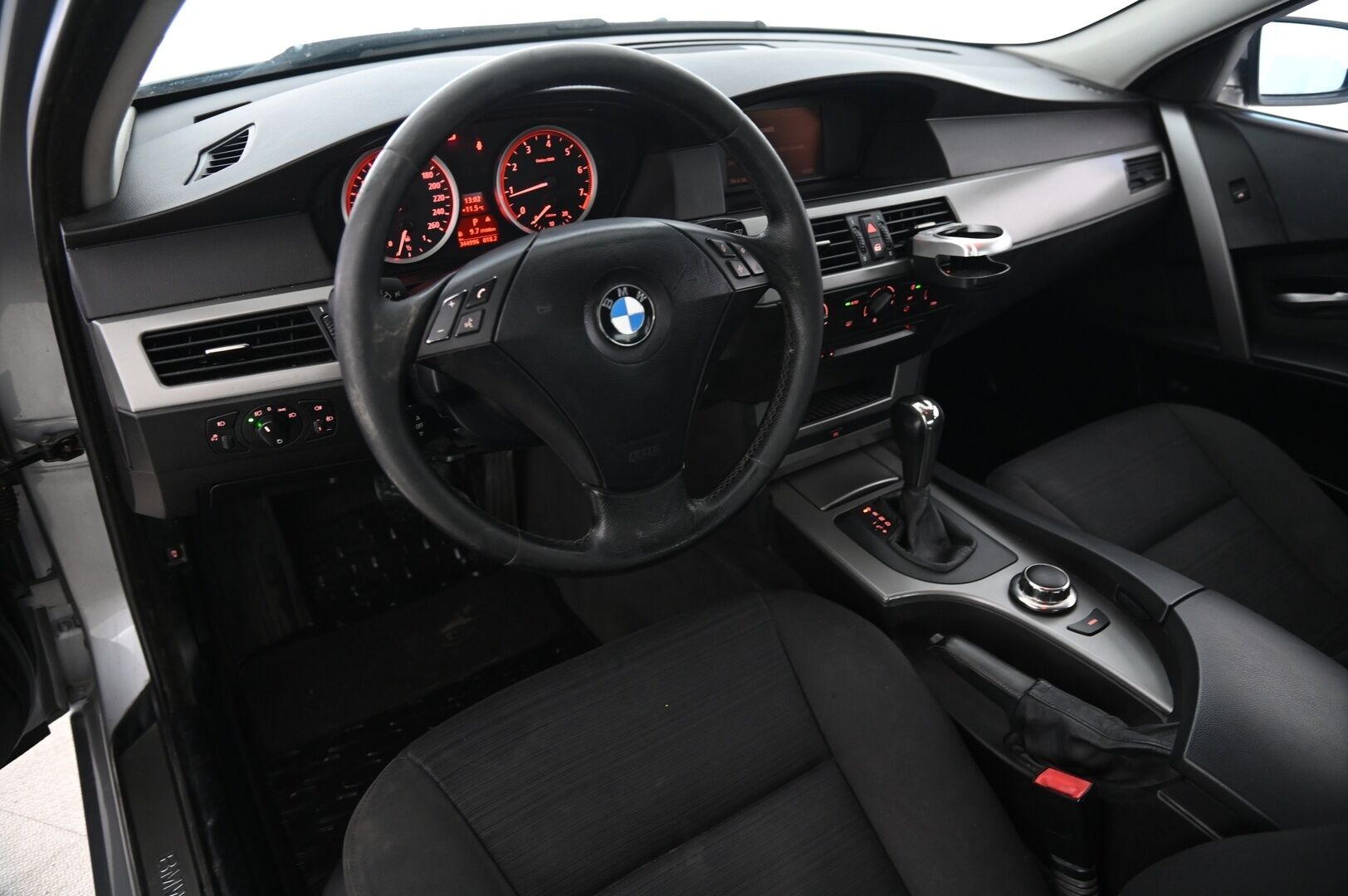 BMW 525 2006 4D 525I SEDAN AUTOMATIC *YritysOutlet - Myydään vain yrityksille*  *Juuri leimattu / 2x renkaat / Vakkari* - YritysOutlet - Myydään vain yritykselle