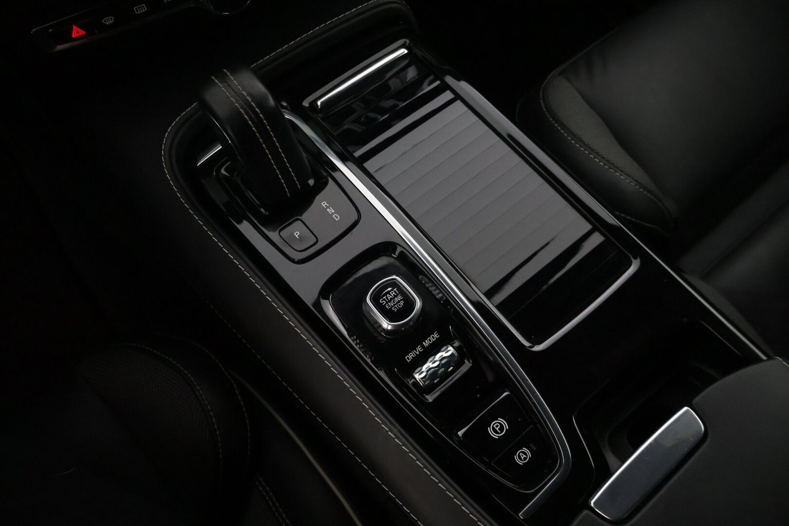 Volvo S60 2021 T8 TwE AWD Business R-Design aut * 360° / HarmanKardon / ACC / BLIS / Sporttipenkit muistilla / Webasto * - Vetokoukku / Kahdet renkaat Volvon alumiinivanteilla / Jakohihna juuri vaihdettu!