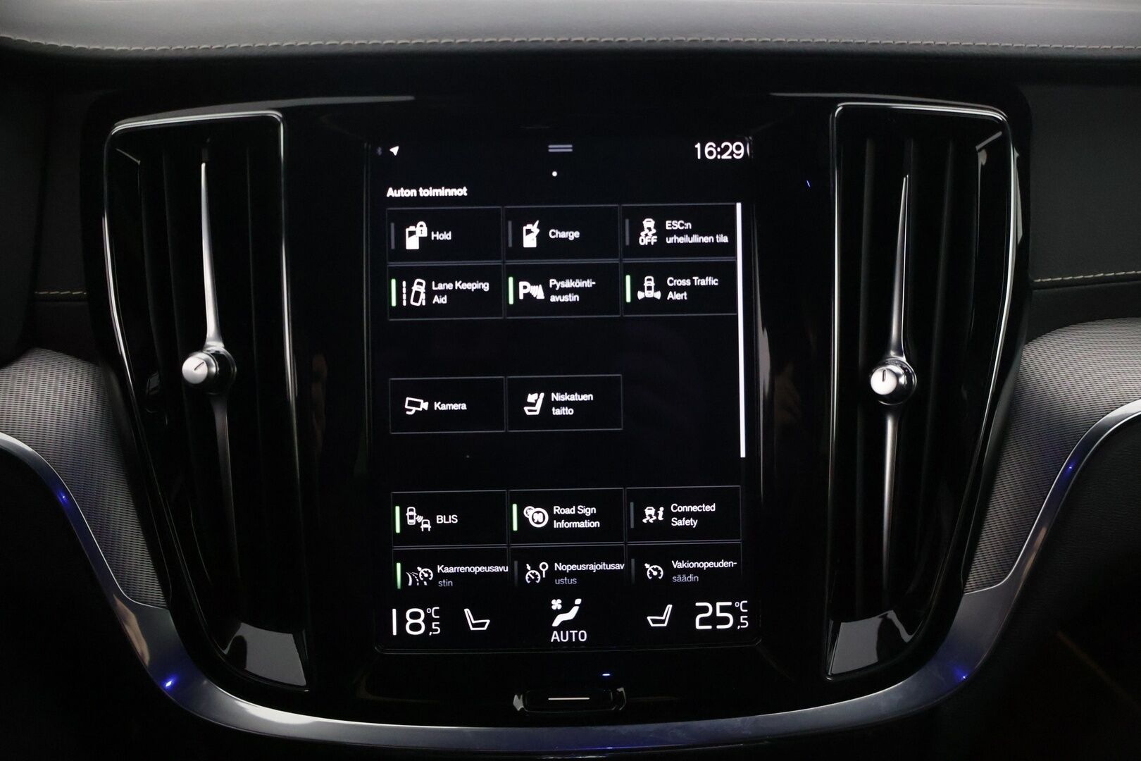 Volvo S60 2021 T8 TwE AWD Business R-Design aut * 360° / HarmanKardon / ACC / BLIS / Sporttipenkit muistilla / Webasto * - Vetokoukku / Kahdet renkaat Volvon alumiinivanteilla / Jakohihna juuri vaihdettu!