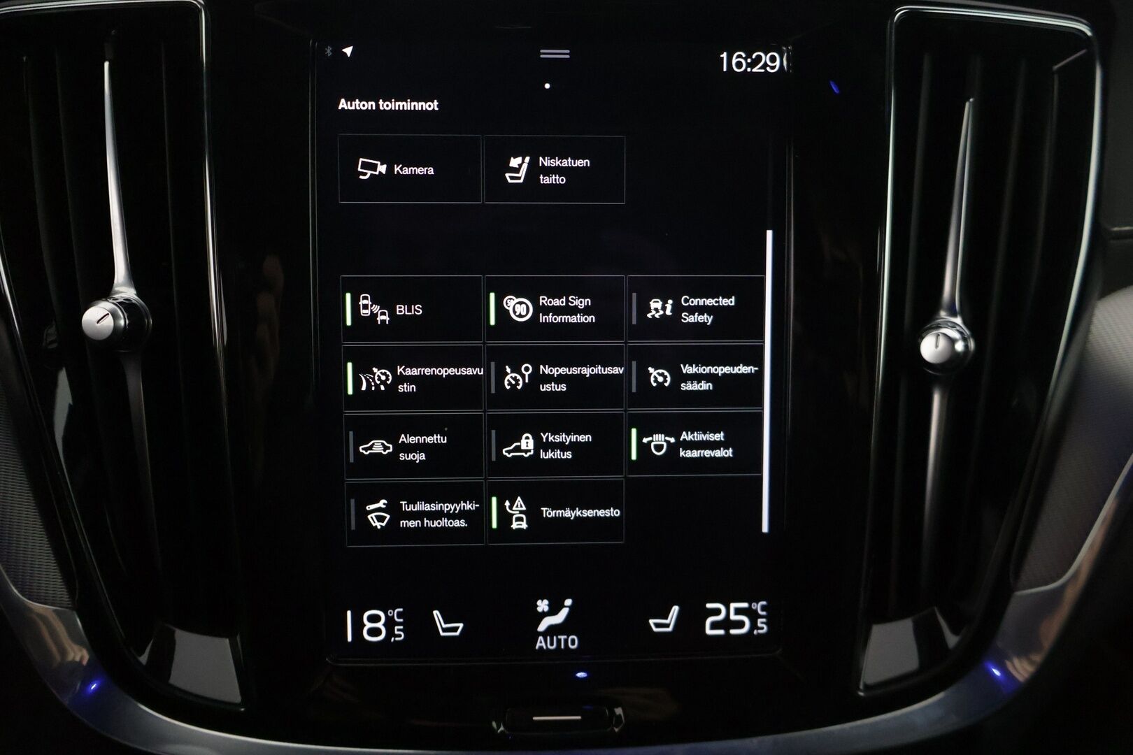 Volvo S60 2021 T8 TwE AWD Business R-Design aut * 360° / HarmanKardon / ACC / BLIS / Sporttipenkit muistilla / Webasto * - Vetokoukku / Kahdet renkaat Volvon alumiinivanteilla / Jakohihna juuri vaihdettu!