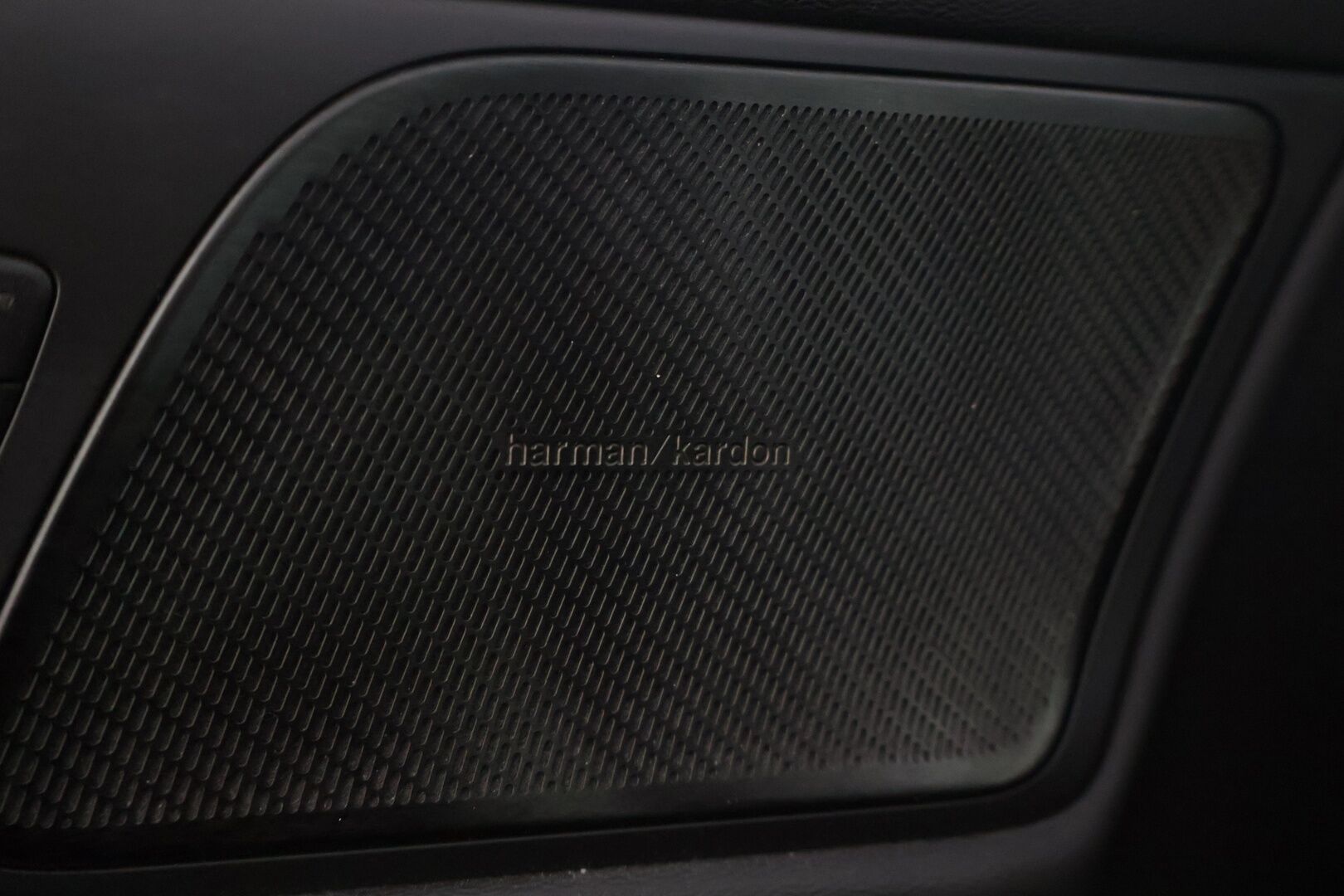 Volvo S60 2021 T8 TwE AWD Business R-Design aut * 360° / HarmanKardon / ACC / BLIS / Sporttipenkit muistilla / Webasto * - Vetokoukku / Kahdet renkaat Volvon alumiinivanteilla / Jakohihna juuri vaihdettu!