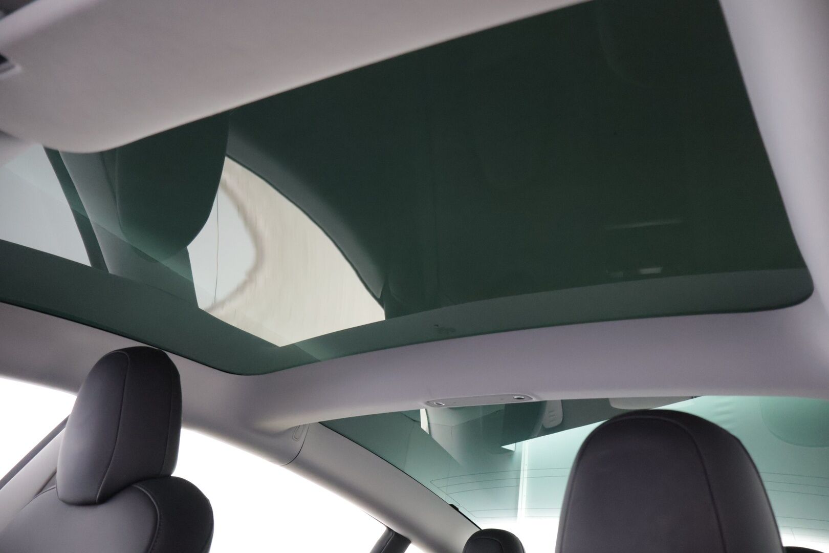Tesla Model 3 2023 Performance * Lasikatto / Mustat nahat / Adapt.Vakkari / P-kamera * - 3,99 % KORKOTARJOUS TÄHÄN AUTOON 31.8. ASTI! - * Komealla värillä, 2x renkailla ja vanteilla oleva pikku kilsanen Perffi! *