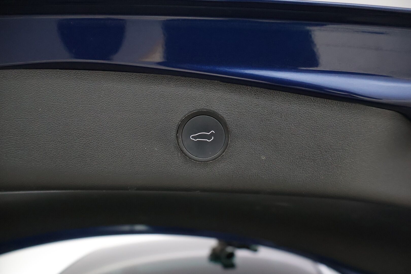 Tesla Model 3 2023 Performance * Lasikatto / Mustat nahat / Adapt.Vakkari / P-kamera * - 3,99 % KORKOTARJOUS TÄHÄN AUTOON 31.8. ASTI! - * Komealla värillä, 2x renkailla ja vanteilla oleva pikku kilsanen Perffi! *