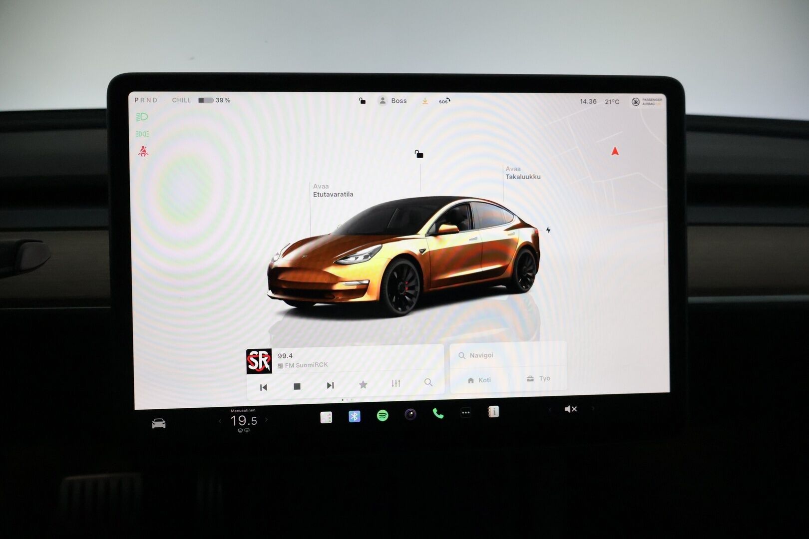 Tesla Model 3 2023 Performance * Lasikatto / Mustat nahat / Adapt.Vakkari / P-kamera * - 3,99 % KORKOTARJOUS TÄHÄN AUTOON 31.8. ASTI! - * Komealla värillä, 2x renkailla ja vanteilla oleva pikku kilsanen Perffi! *