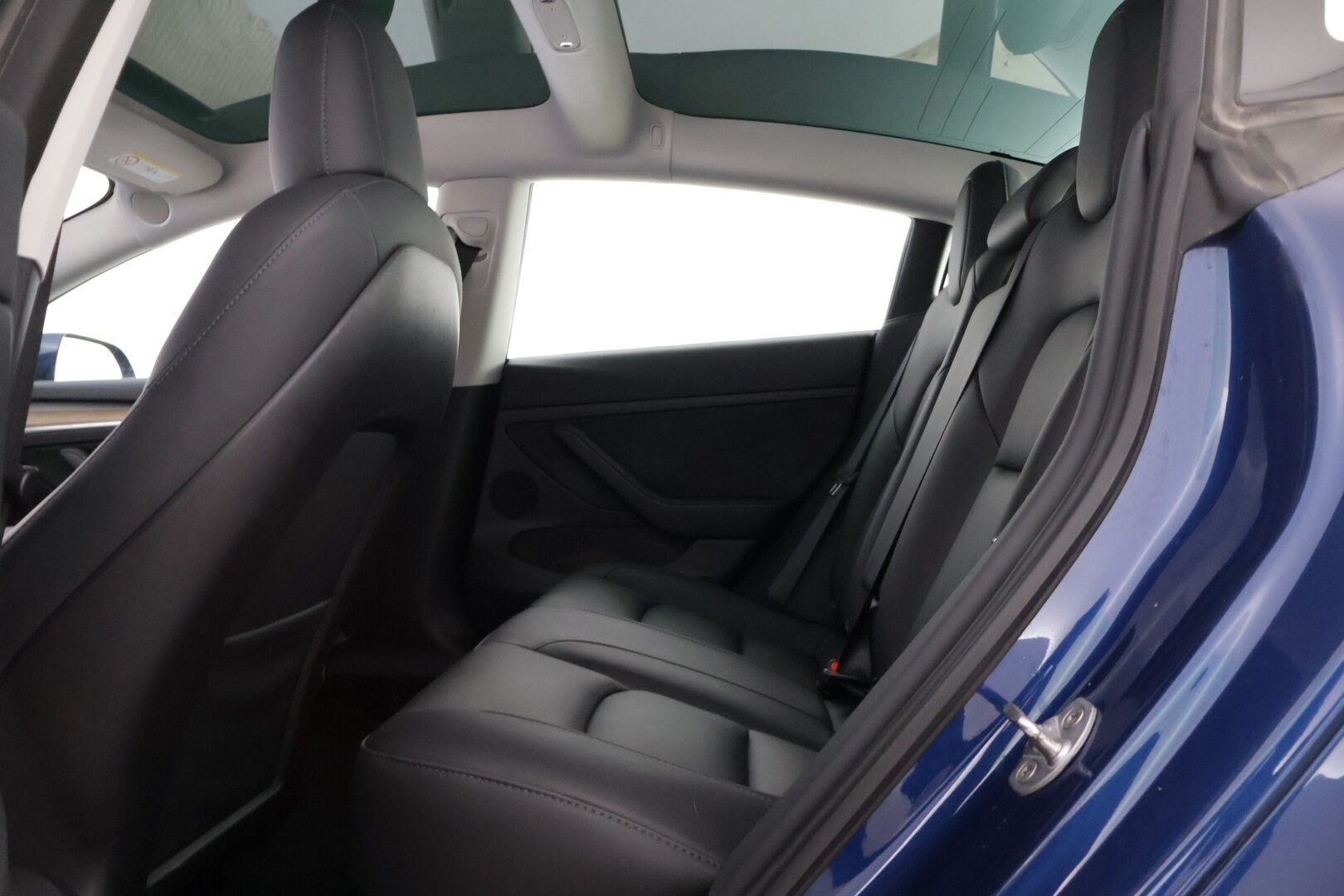 Tesla Model 3 2023 Performance * Lasikatto / Mustat nahat / Adapt.Vakkari / P-kamera * - 3,99 % KORKOTARJOUS TÄHÄN AUTOON 31.8. ASTI! - * Komealla värillä, 2x renkailla ja vanteilla oleva pikku kilsanen Perffi! *