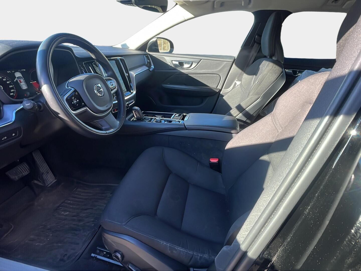 Volvo V60 2020 T6 TwE AWD Momentum aut - Adaptiivinen vakionopeudensäädin / Vetokoukku / Merkkihuollettu - HULLUT AVAJAISHULINAT KORKOTARJOUS 3,29 %