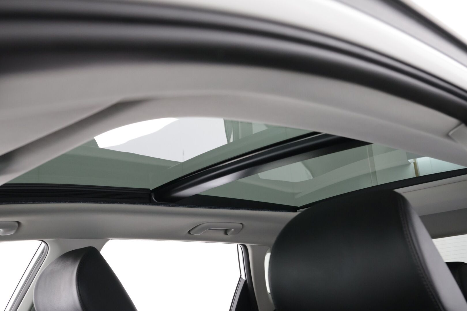 Kia Optima 2020 2,0 GDI PHEV Business Luxury SW A/T / H&K / Panorama / ACC / Vetokoukku / Sähköpenkki muistilla ja ilmastoinnilla - Super varusteet! / Hyvin huollettu / Siisti yksilö!