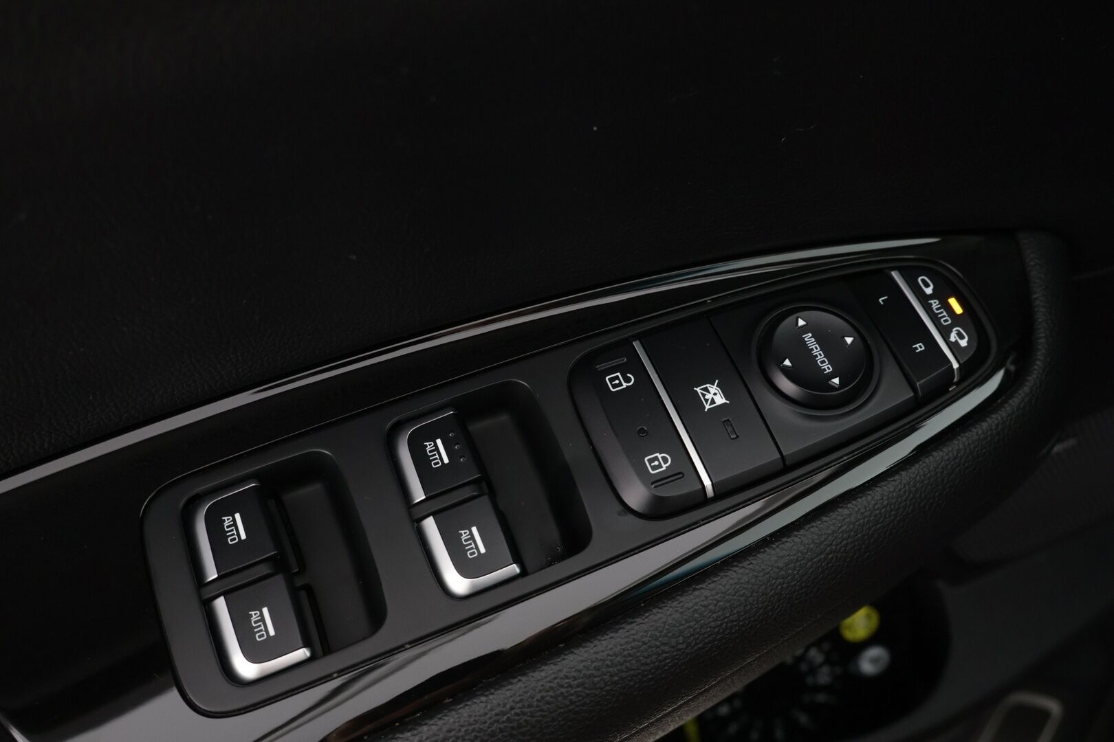 Kia Optima 2020 2,0 GDI PHEV Business Luxury SW A/T / H&K / Panorama / ACC / Vetokoukku / Sähköpenkki muistilla ja ilmastoinnilla - Super varusteet! / Hyvin huollettu / Siisti yksilö!