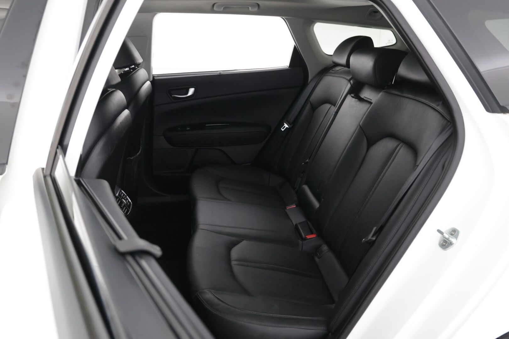 Kia Optima 2020 2,0 GDI PHEV Business Luxury SW A/T / H&K / Panorama / ACC / Vetokoukku / Sähköpenkki muistilla ja ilmastoinnilla - Super varusteet! / Hyvin huollettu / Siisti yksilö!