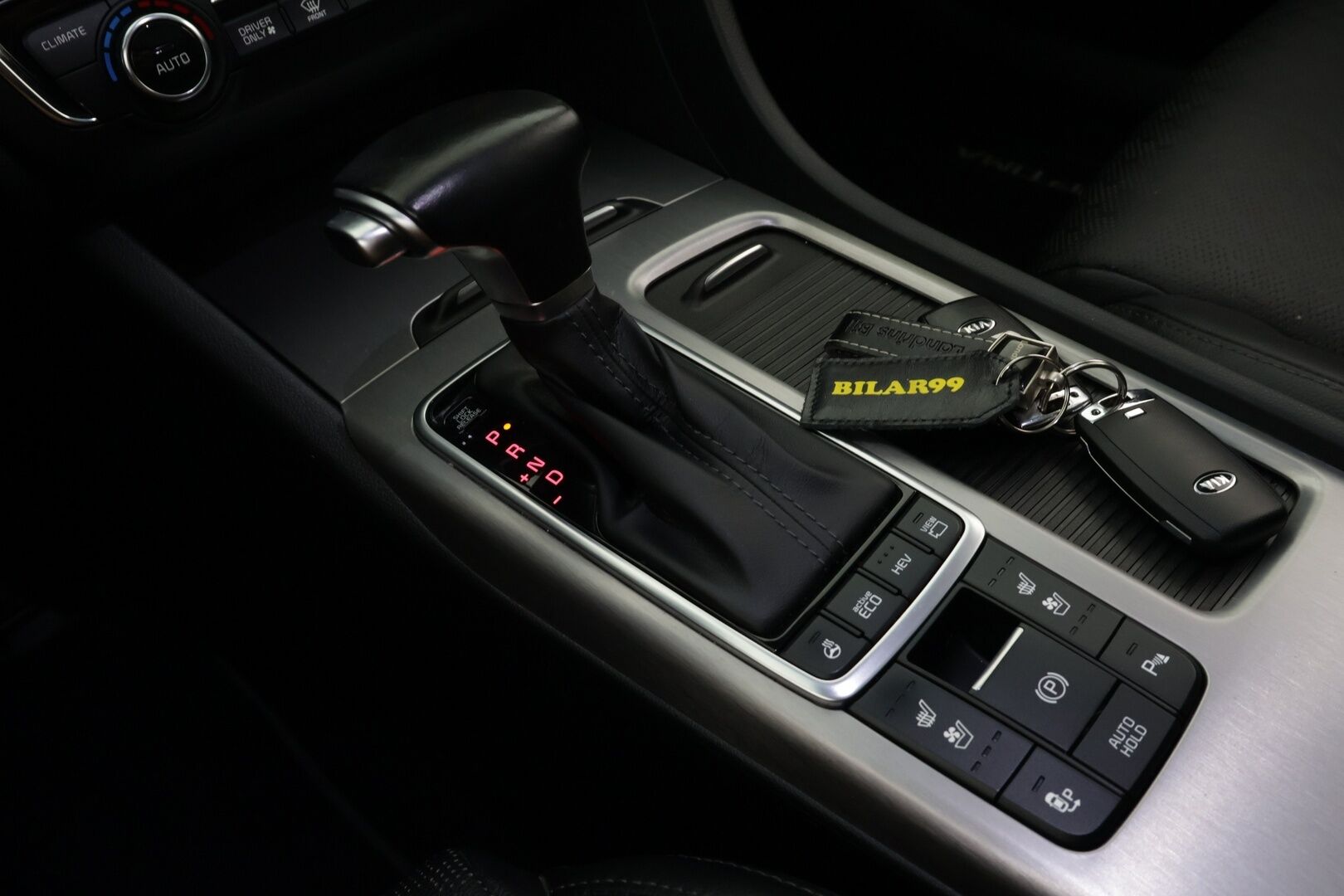 Kia Optima 2020 2,0 GDI PHEV Business Luxury SW A/T / H&K / Panorama / ACC / Vetokoukku / Sähköpenkki muistilla ja ilmastoinnilla - Super varusteet! / Hyvin huollettu / Siisti yksilö!