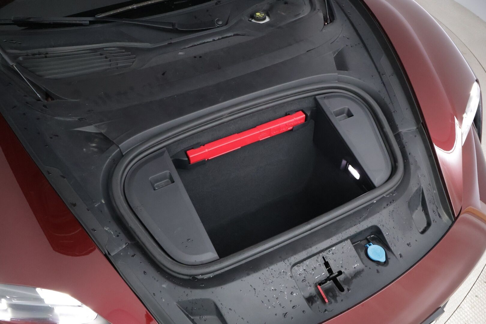 Porsche Taycan 2021 Base - | Sport-Chrono+ | Performance Battery Plus | Adaptiivinen vakionopeudensäädin | BOSE | 14-Suuntaiset istuimet | Lasikatto | 360-Kamera | Kahdet renkaat | Lämpöpumppu |